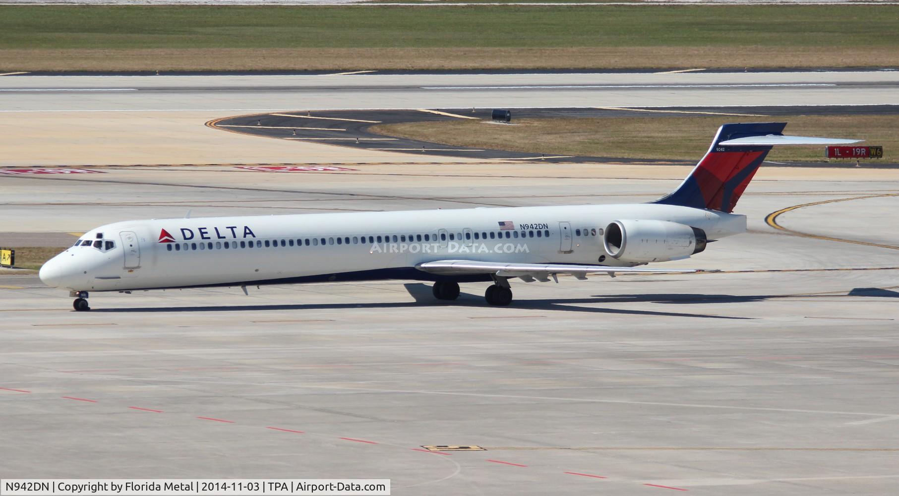 N942DN, 1997 McDonnell Douglas MD-90-30 C/N 53556, Delta