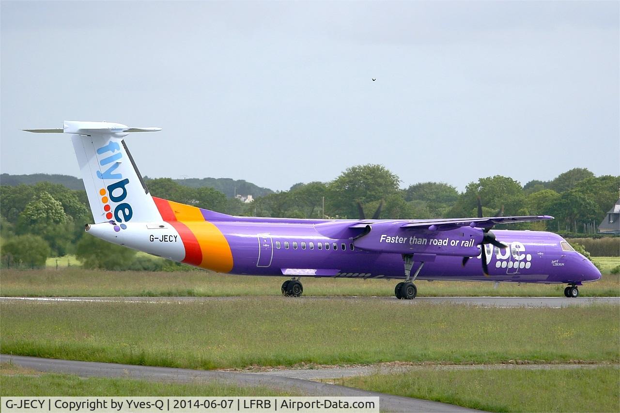 G-JECY, 2007 De Havilland Canada DHC-8-402Q Dash 8 C/N 4157, De Havilland Canada DHC-8-402Q Dash 8, Taxiing to holding point rwy 25L, Brest-Bretagne Airport (LFRB-BES)