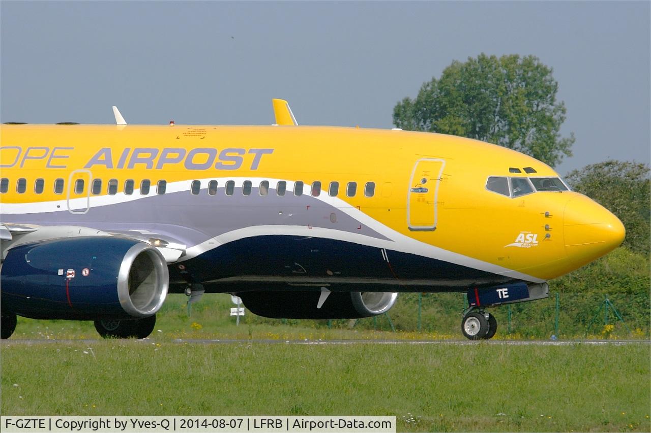 F-GZTE, 1999 Boeing 737-73S C/N 29080, Boeing 737-73S, Taxiing to holding point rwy 25L, Brest-Bretagne Airport (LFRB-BES)