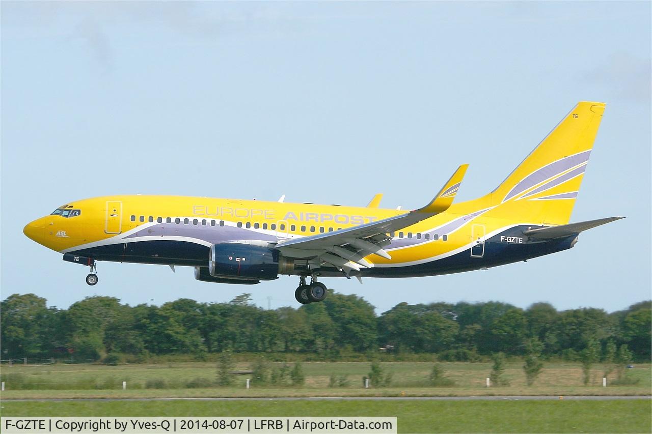 F-GZTE, 1999 Boeing 737-73S C/N 29080, Boeing 737-73S, On final rwy 25L, Brest-Bretagne Airport (LFRB-BES)