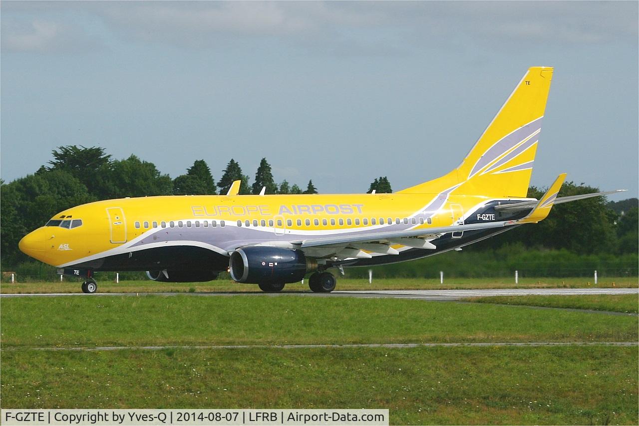 F-GZTE, 1999 Boeing 737-73S C/N 29080, Boeing 737-73S, Take off run rwy 25L, Brest-Bretagne Airport (LFRB-BES)