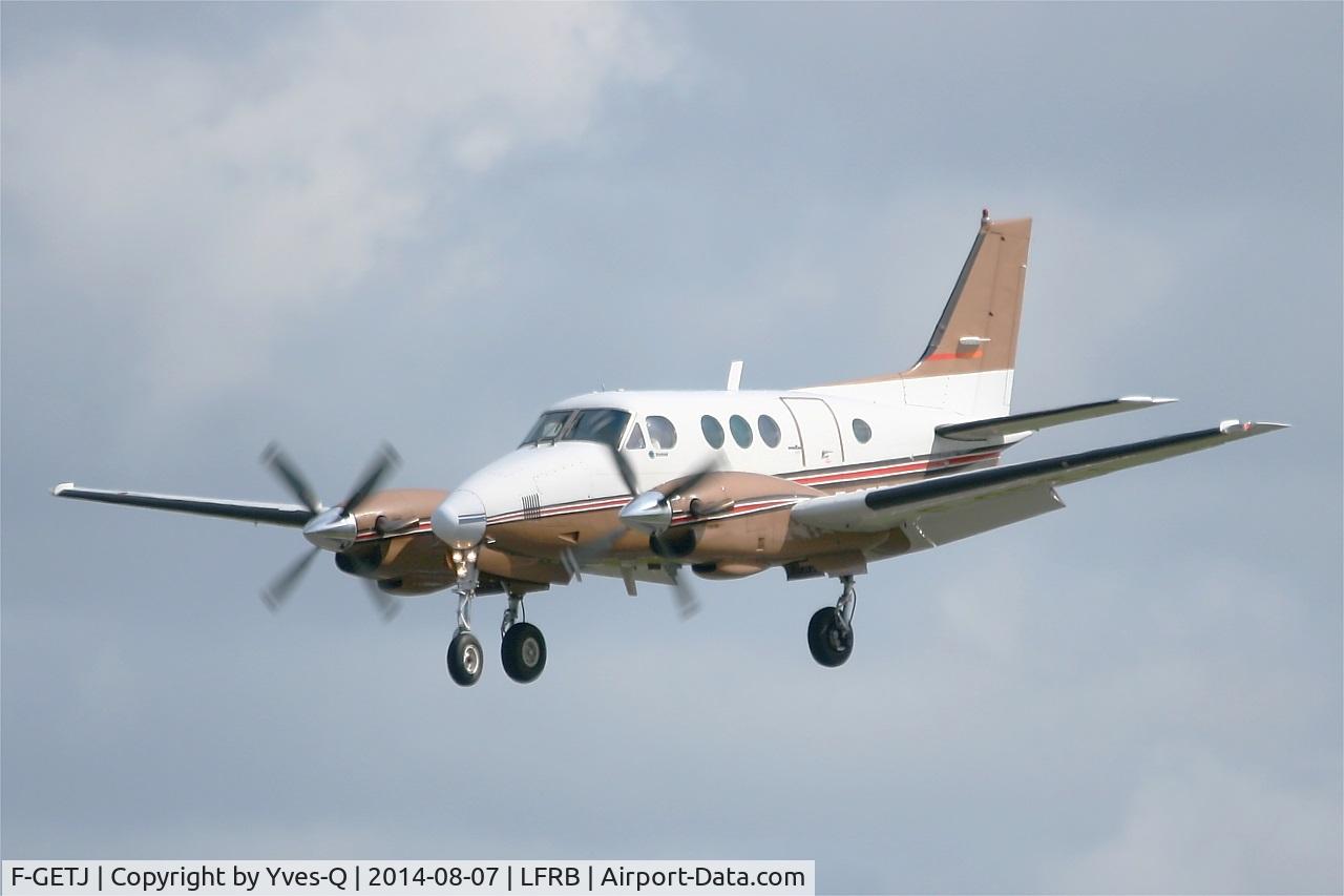 F-GETJ, 1978 Beech E90 King Air C/N LW-296, Beech E90 King Air, Short approach rwy 25L, Brest-Bretagne Airport (LFRB-BES)