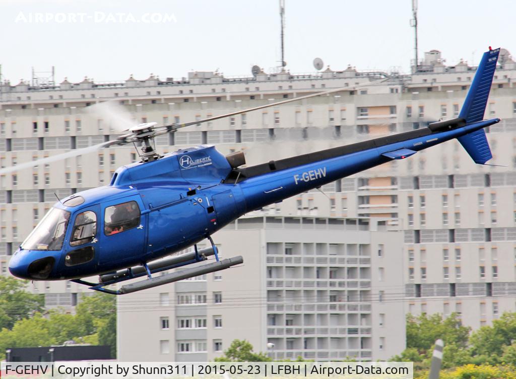 F-GEHV, Aerospatiale AS-350BA Ecureuil C/N 1454, Taking off for a new private first flight...