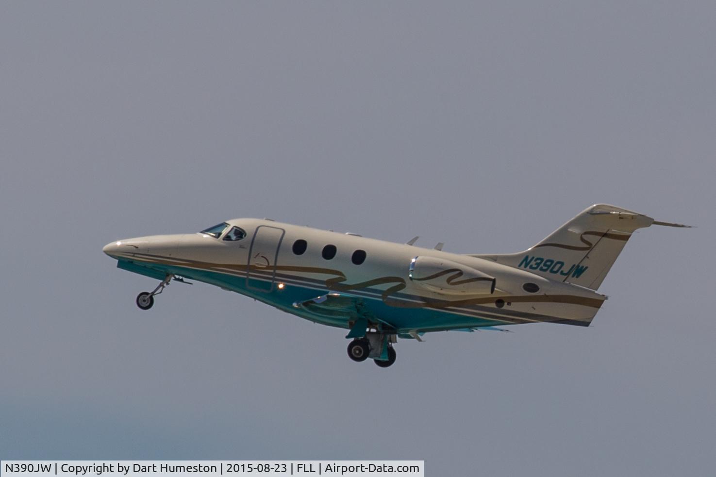 N390JW, Raytheon Aircraft Company 390 C/N RB-78, Taking off from FLL August 23, 2015