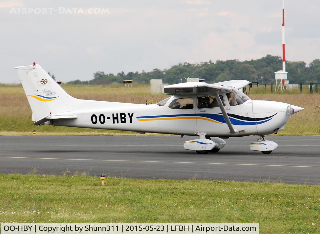 OO-HBY, 2000 Cessna 172S C/N 172S8601, Taxiing to the Southern apron for parking