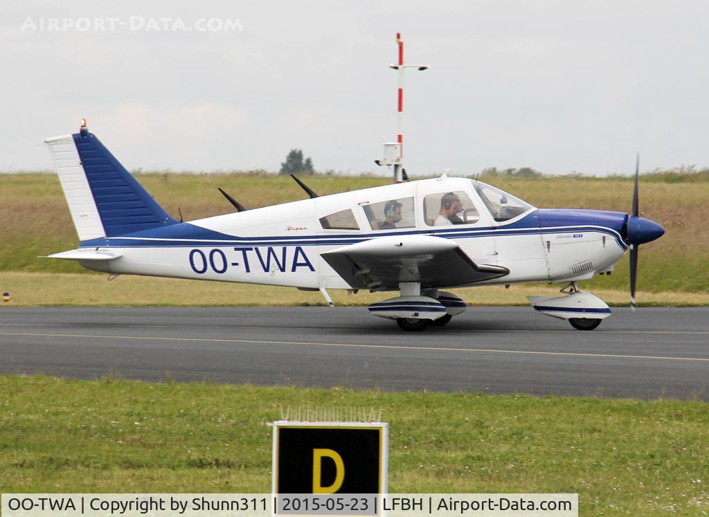 OO-TWA, Piper PA-28-180E Cherokee C/N 28-5608, Taxiing to the Southern Apron for parking...