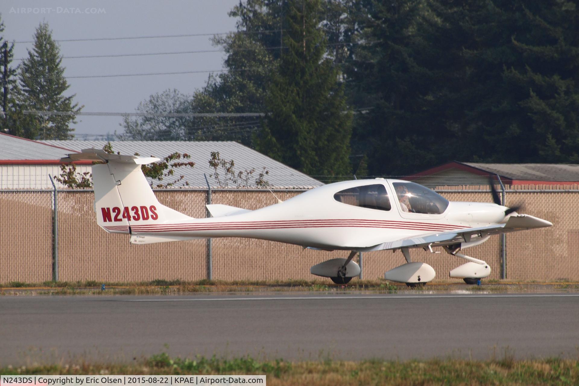 N243DS, Diamond DA-40 Diamond Star C/N 40.325, Diamond waiting in line for takeoff from 34R at Paine Field.