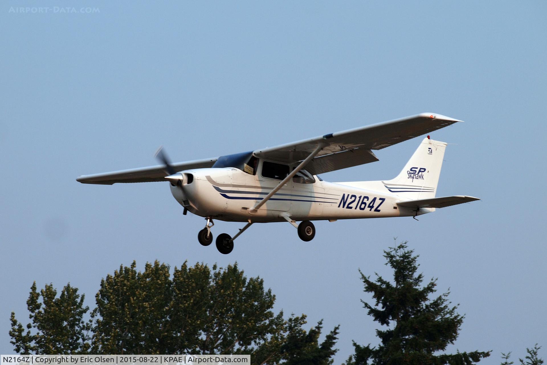 N2164Z, 2003 Cessna 172S C/N 172S9533, Cessna 172 about to land on 34R at Paine Field.