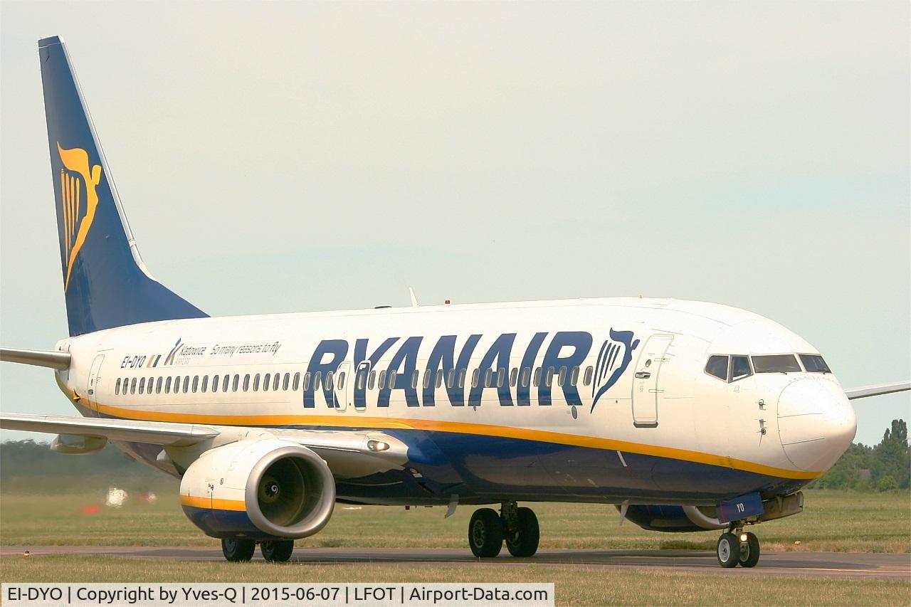 EI-DYO, 2008 Boeing 737-8AS C/N 33636, Boeing 737-8AS, Taxiing to boarding area, Tours-Val de Loire airport (LFOT-TUF)