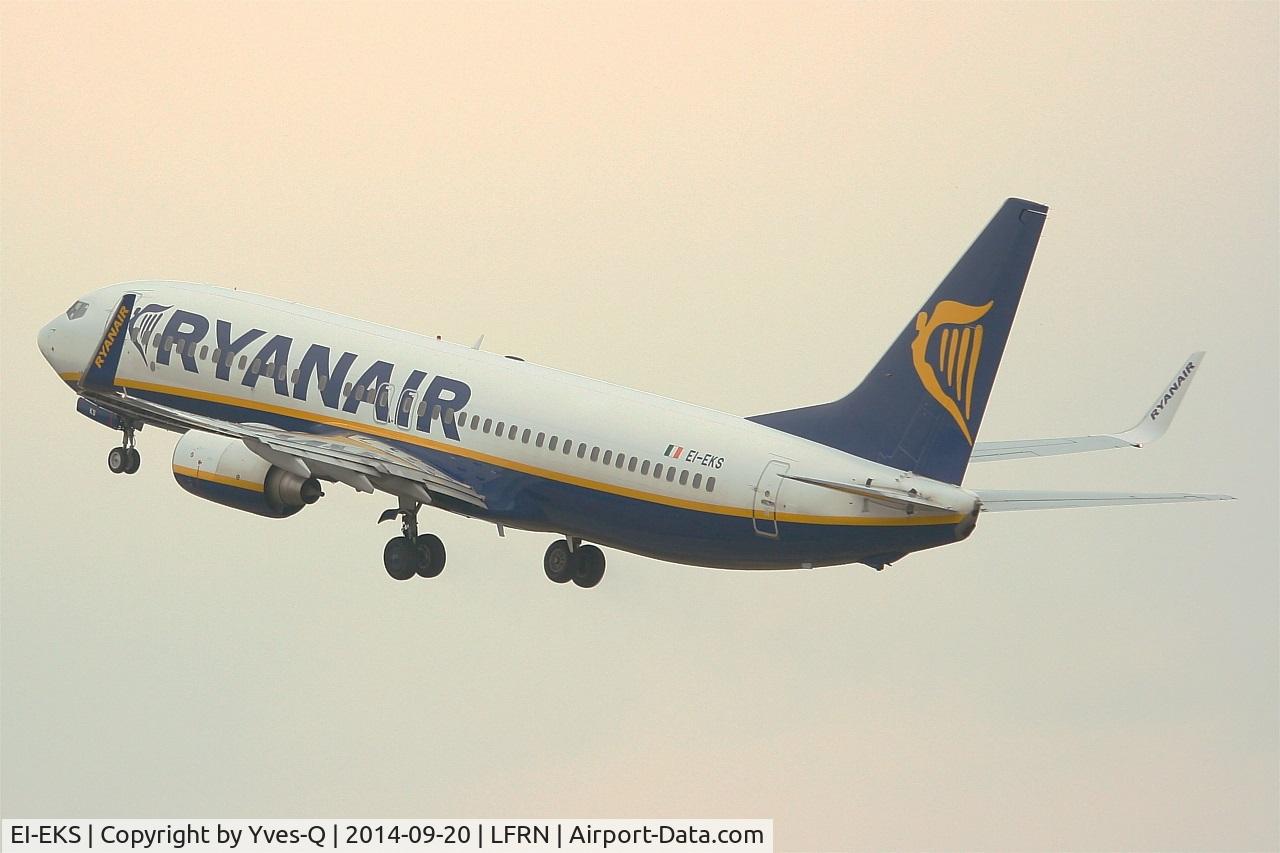 EI-EKS, 2010 Boeing 737-8AS C/N 38504, Boeing 737-8AS, Take off rwy 28, Rennes-St Jacques airport (LFRN-RNS)