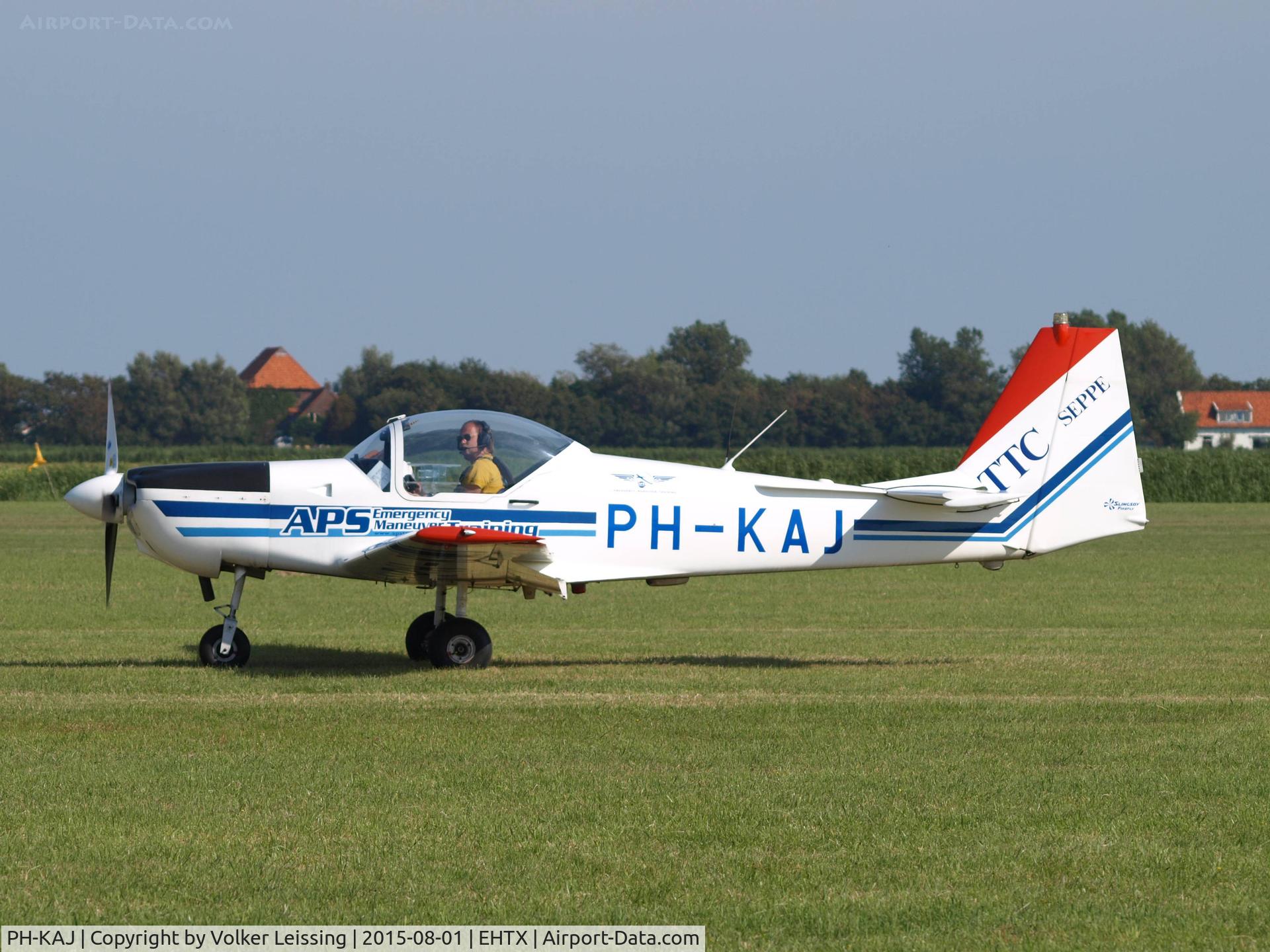 PH-KAJ, 1987 Slingsby T-67M-200 Firefly C/N 2039, taxi to rwy after airshow