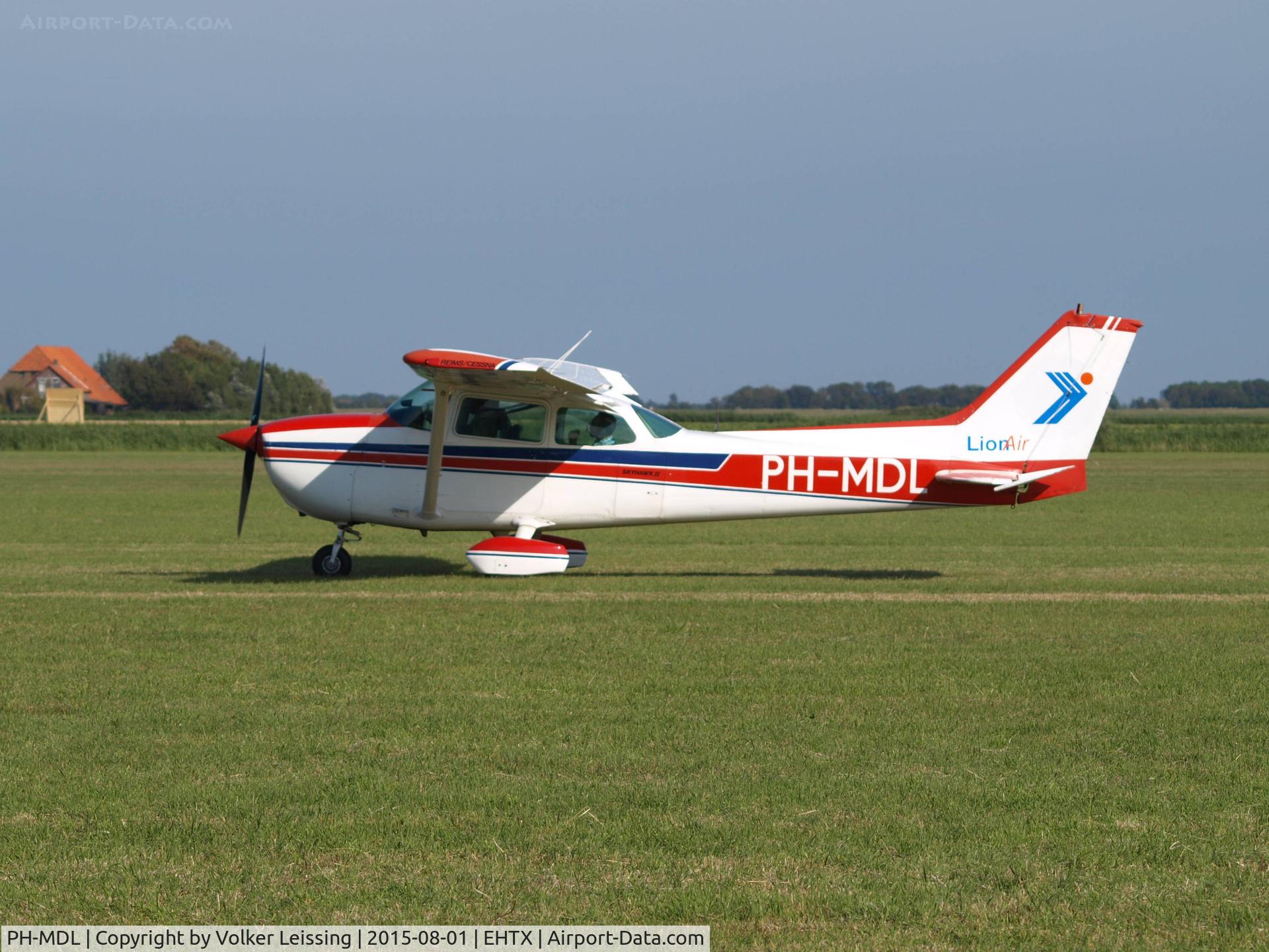 PH-MDL, 1980 Cessna 172N C/N F17202024, taxi to rwy after airshow