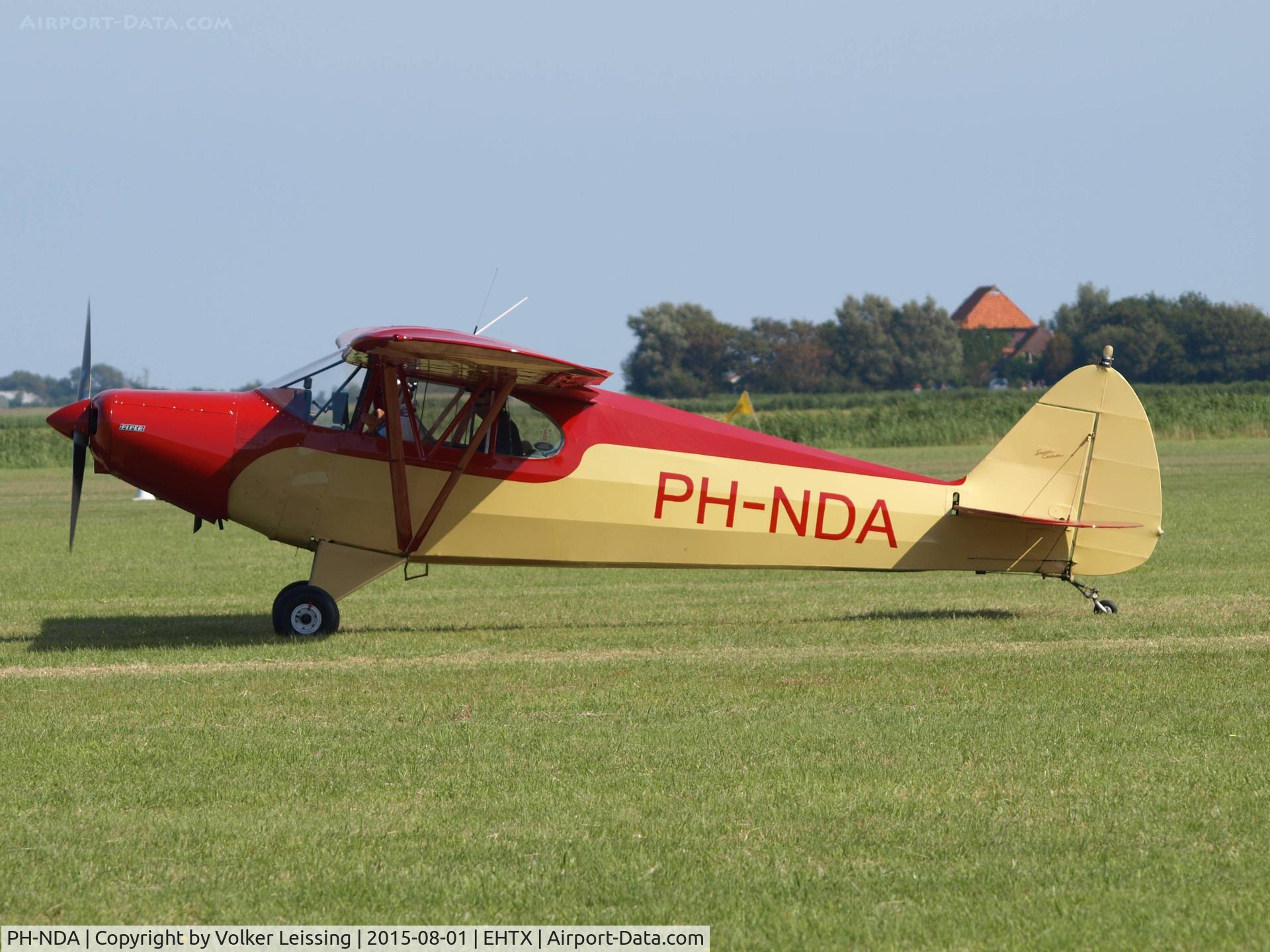 PH-NDA, 1947 Piper PA-12 Super Cruiser C/N 12-2918, taxi to rwy after airshow