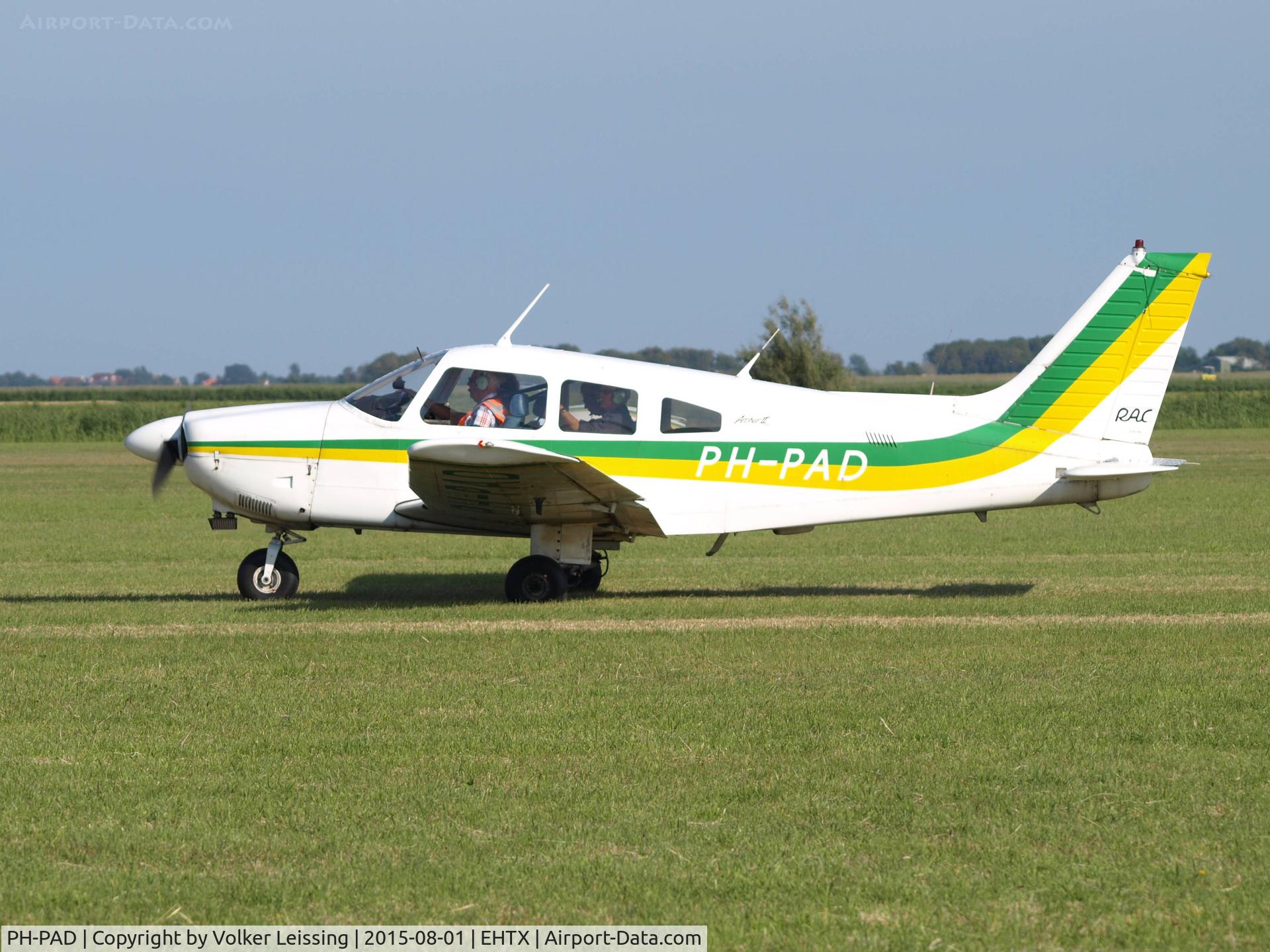 PH-PAD, 1980 Piper PA-28-181 C/N 28-8090316, taxi to rwy after airshow