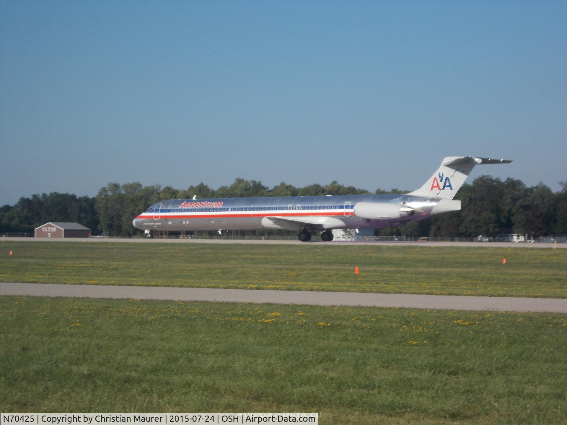 N70425, 1986 McDonnell Douglas MD-82 (DC-9-82) C/N 49337, MD-82 Arriving at Oshkosh from DFW