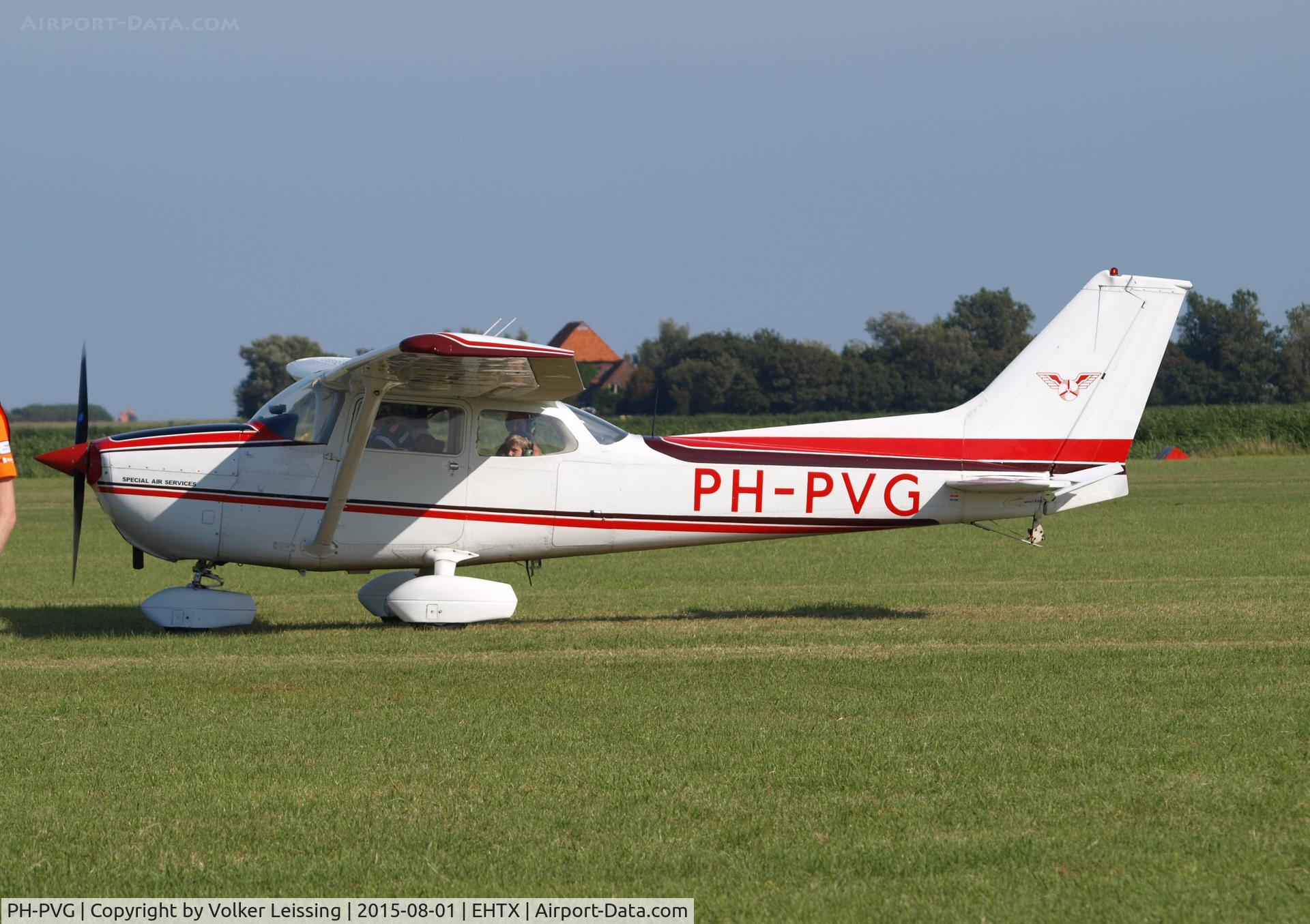 PH-PVG, 1976 Reims F172M II Skyhawk C/N 1473, taxi to rwy after airshow