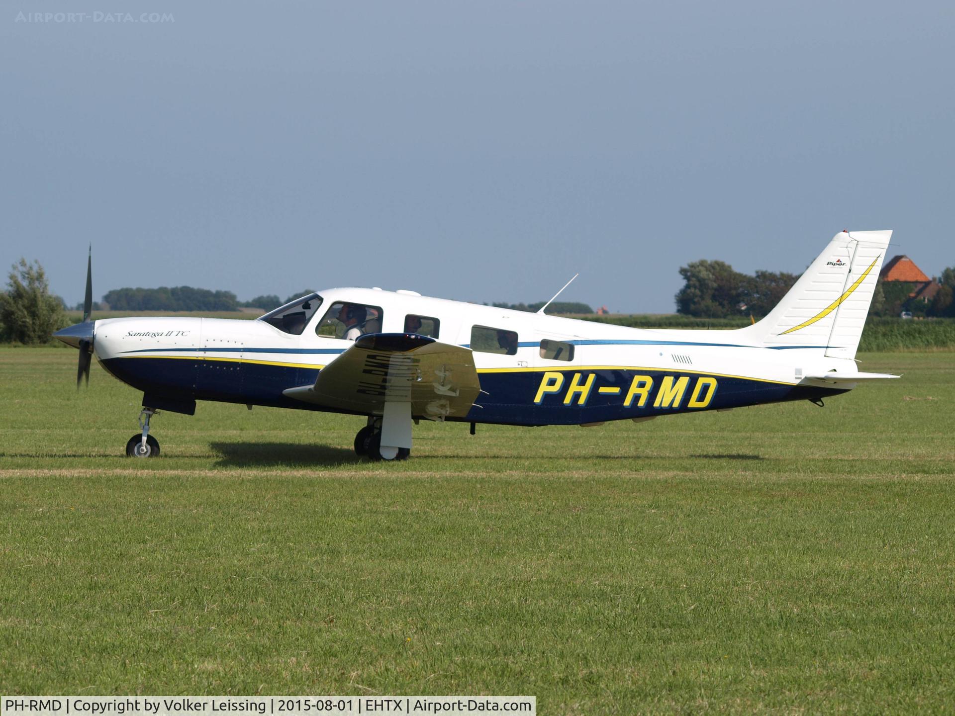 PH-RMD, 2002 Piper PA-32R-301T Turbo Saratoga C/N 32-57281, taxi to rwy after airshow