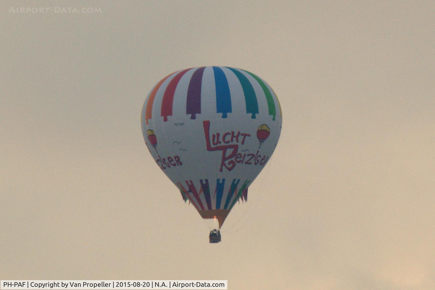 PH-PAF, 2014 Kubicek BB-100Z C/N 1051, Kubicek BB100Z balloon over the Dutch polders on a quiet evening.