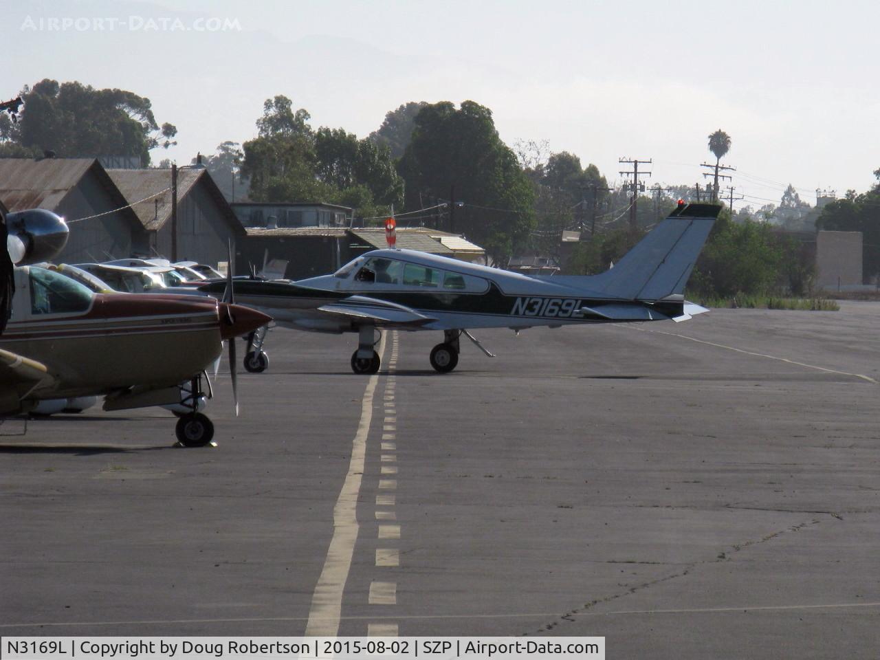N3169L, 1965 Cessna 310J C/N 310J0169, 1965 Cessna 310J, two Continental IO-470-U 260 Hp each, taxi turn to transient ramp