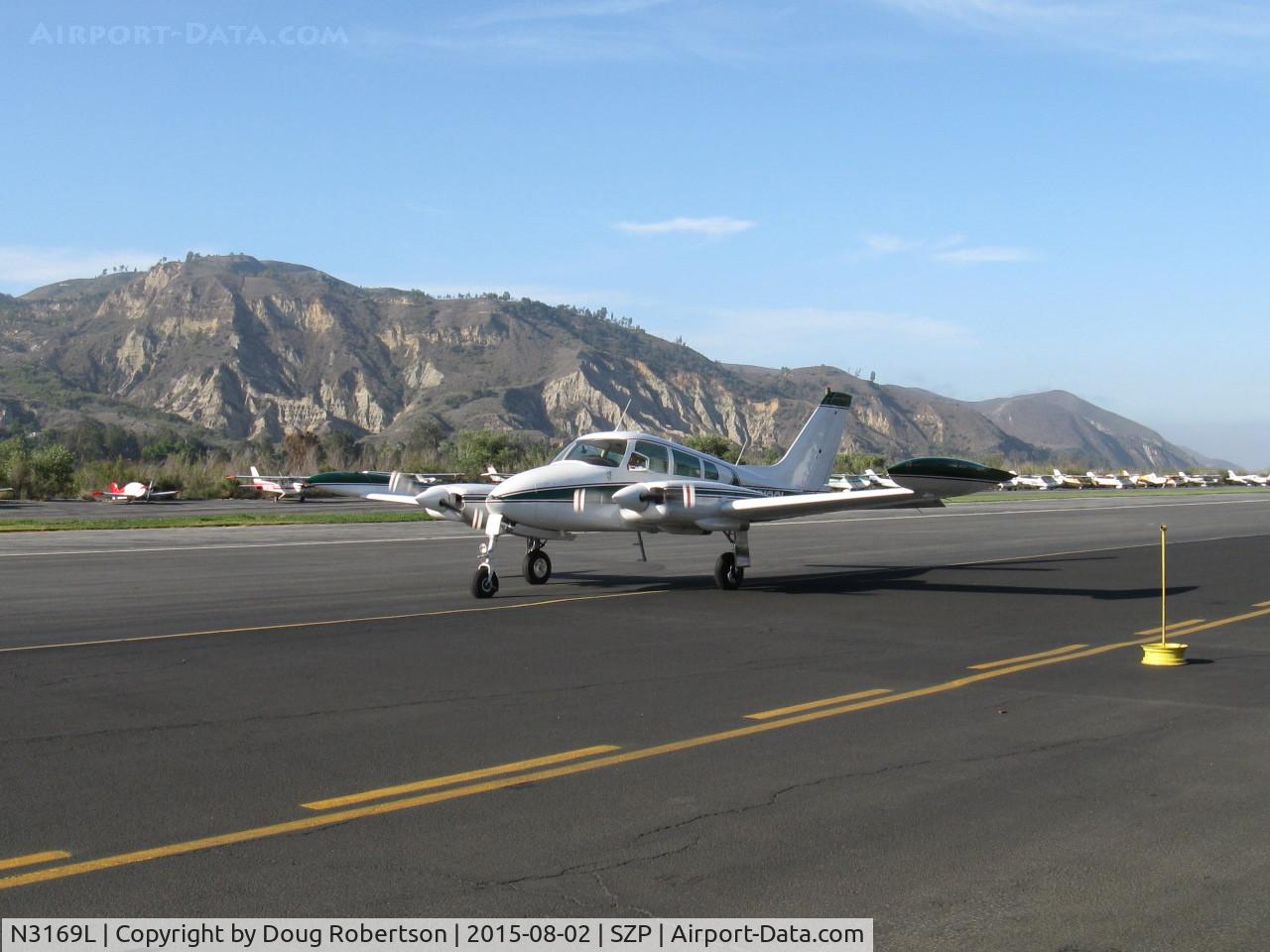 N3169L, 1965 Cessna 310J C/N 310J0169, 1965 Cessna 310J, two Continental IO-470-U 260 Hp each, integral tip tanks, 200 of this J model built, taxi to transient ramp