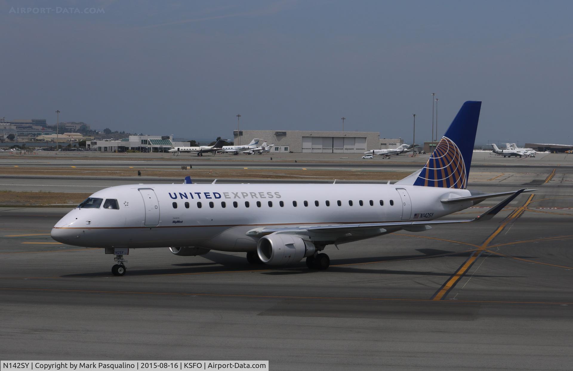 N142SY, 2015 Embraer 175LR (ERJ-170-200LR) C/N 17000475, ERJ 170-200 LR