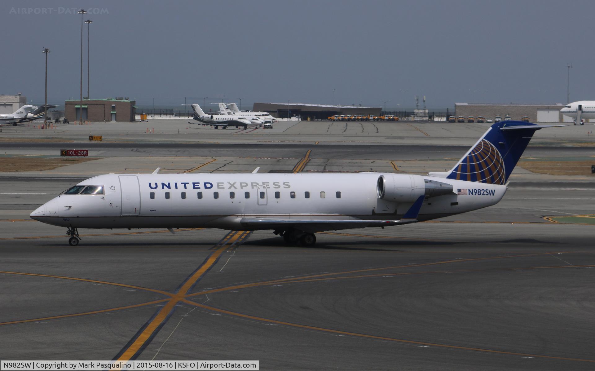 N982SW, 2004 Bombardier CRJ-200 (CL-600-2B19) C/N 7956, CL-600-2B19
