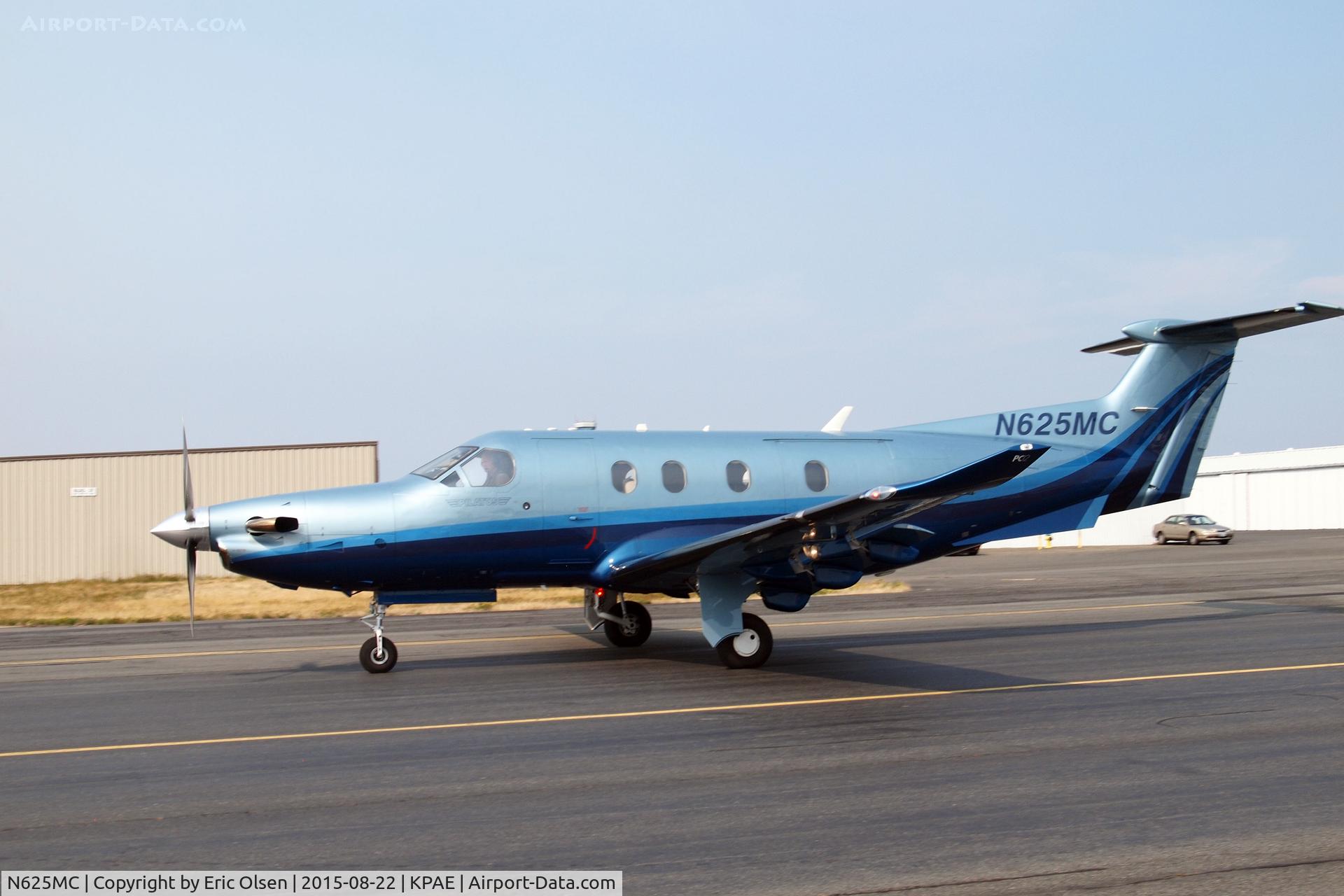 N625MC, 2008 Pilatus PC-12/47E C/N 1047, Pilatus taxing by after landing on 34R at Paine Field.