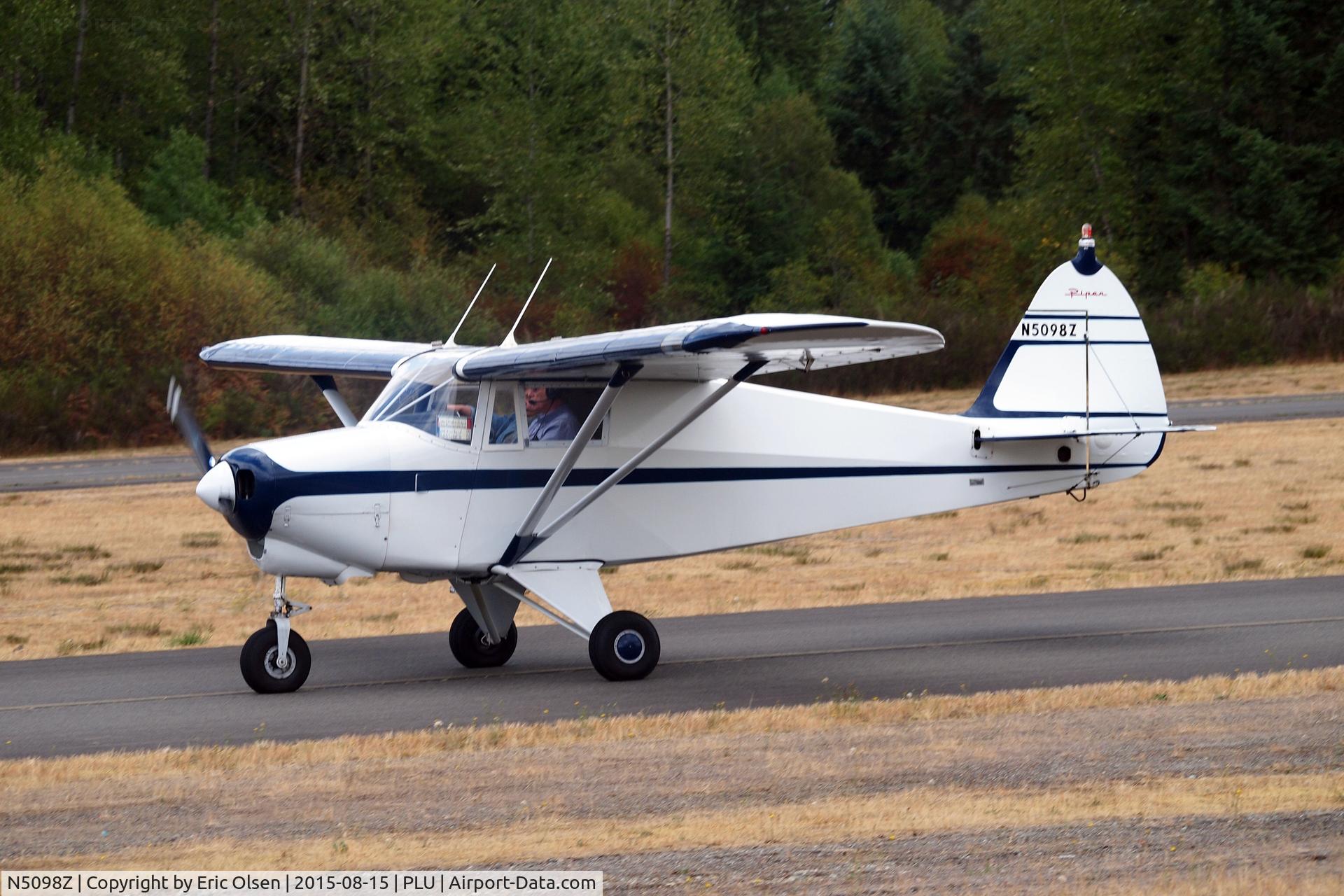N5098Z, 1961 Piper PA-22-108 Colt C/N 22-8734, 1961 Piper taxing in for Cubs and Classics