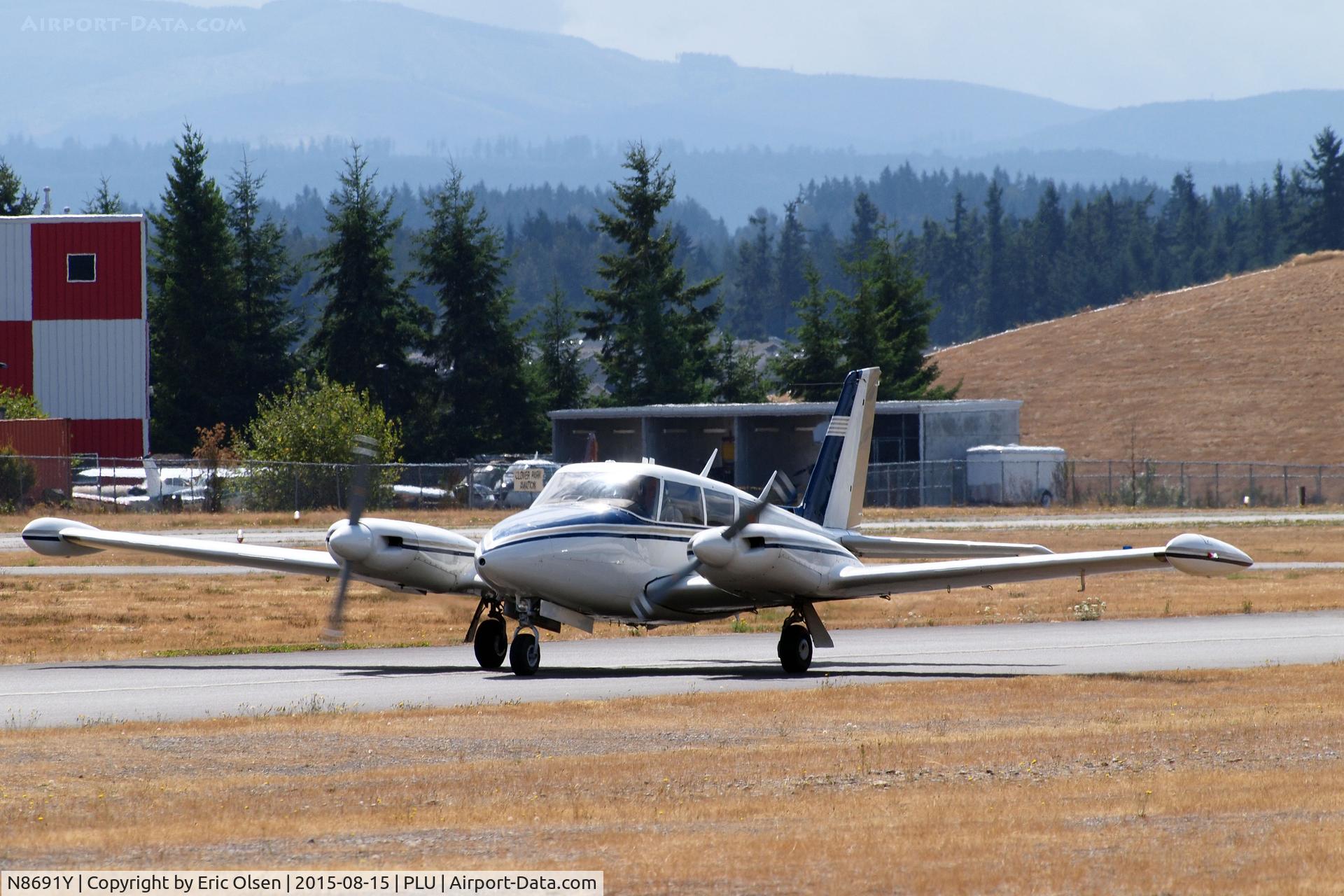 N8691Y, 1969 Piper PA-30 Twin Comanche C/N 30-1837, 1969 Piper taxing in.