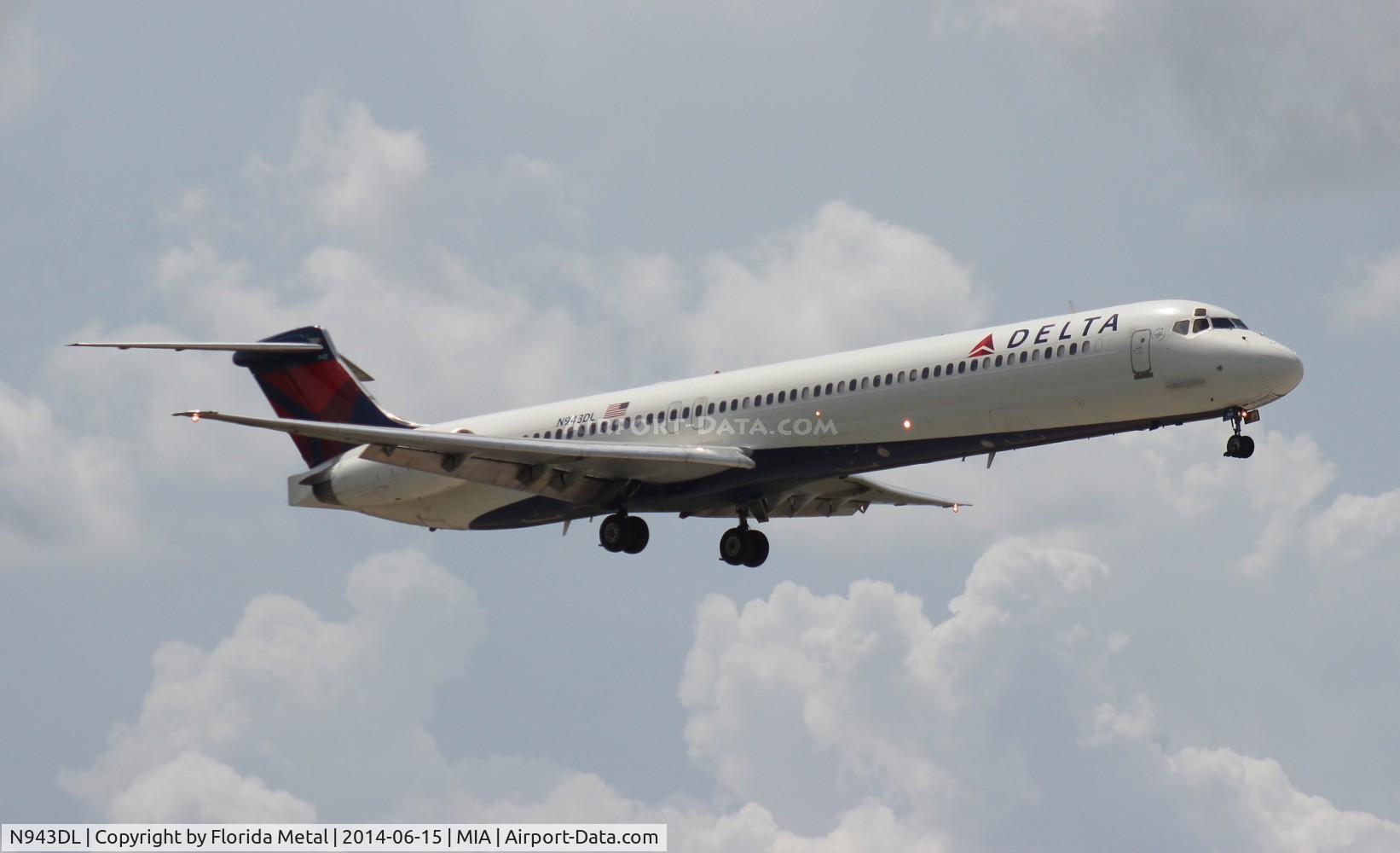 N943DL, 1989 McDonnell Douglas MD-88 C/N 49816, Delta