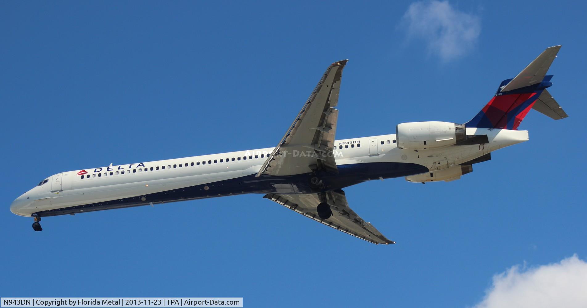N943DN, 1997 McDonnell Douglas MD-90-30 C/N 53557, Delta