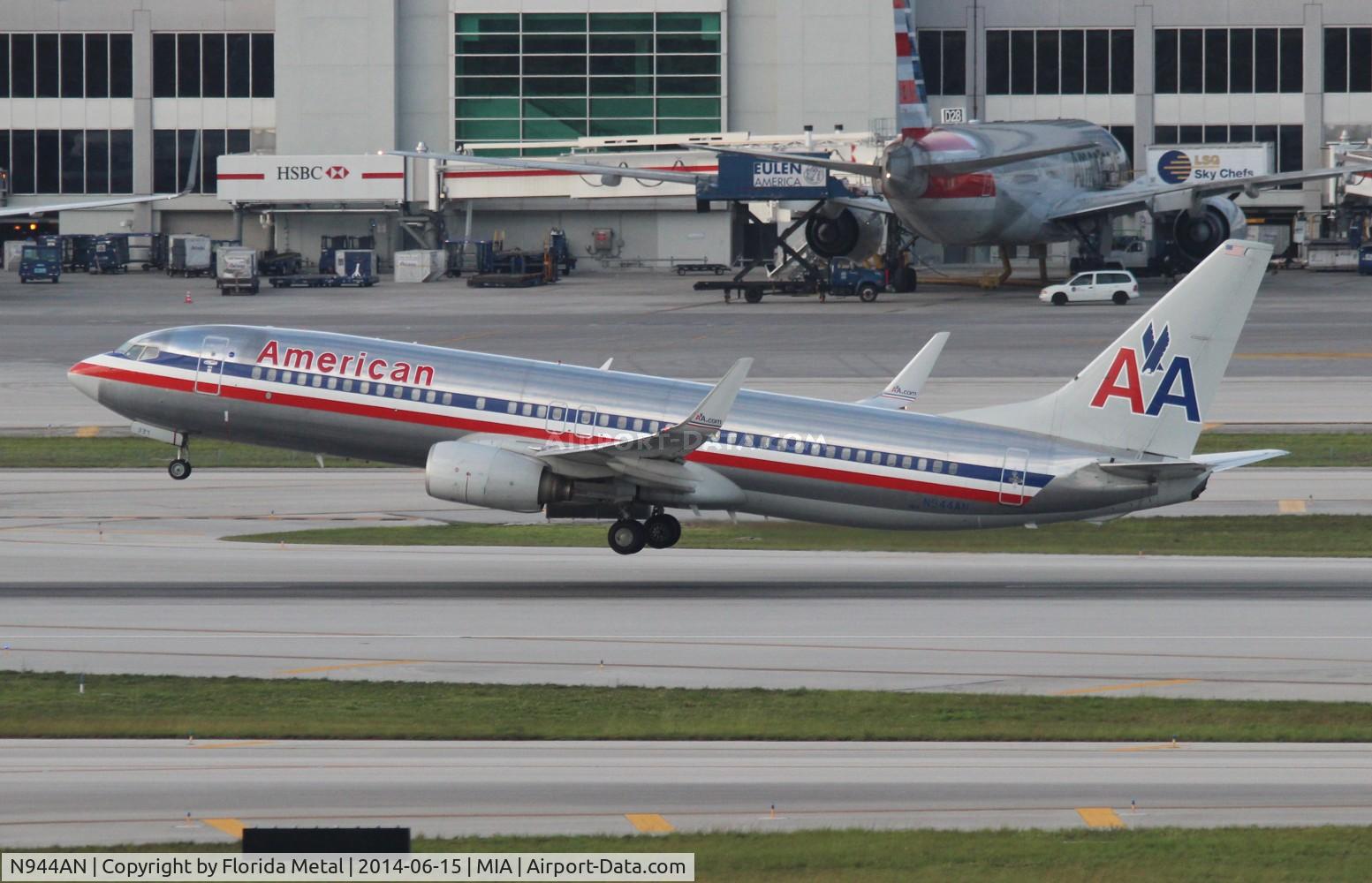 N944AN, 2000 Boeing 737-823 C/N 29535, American