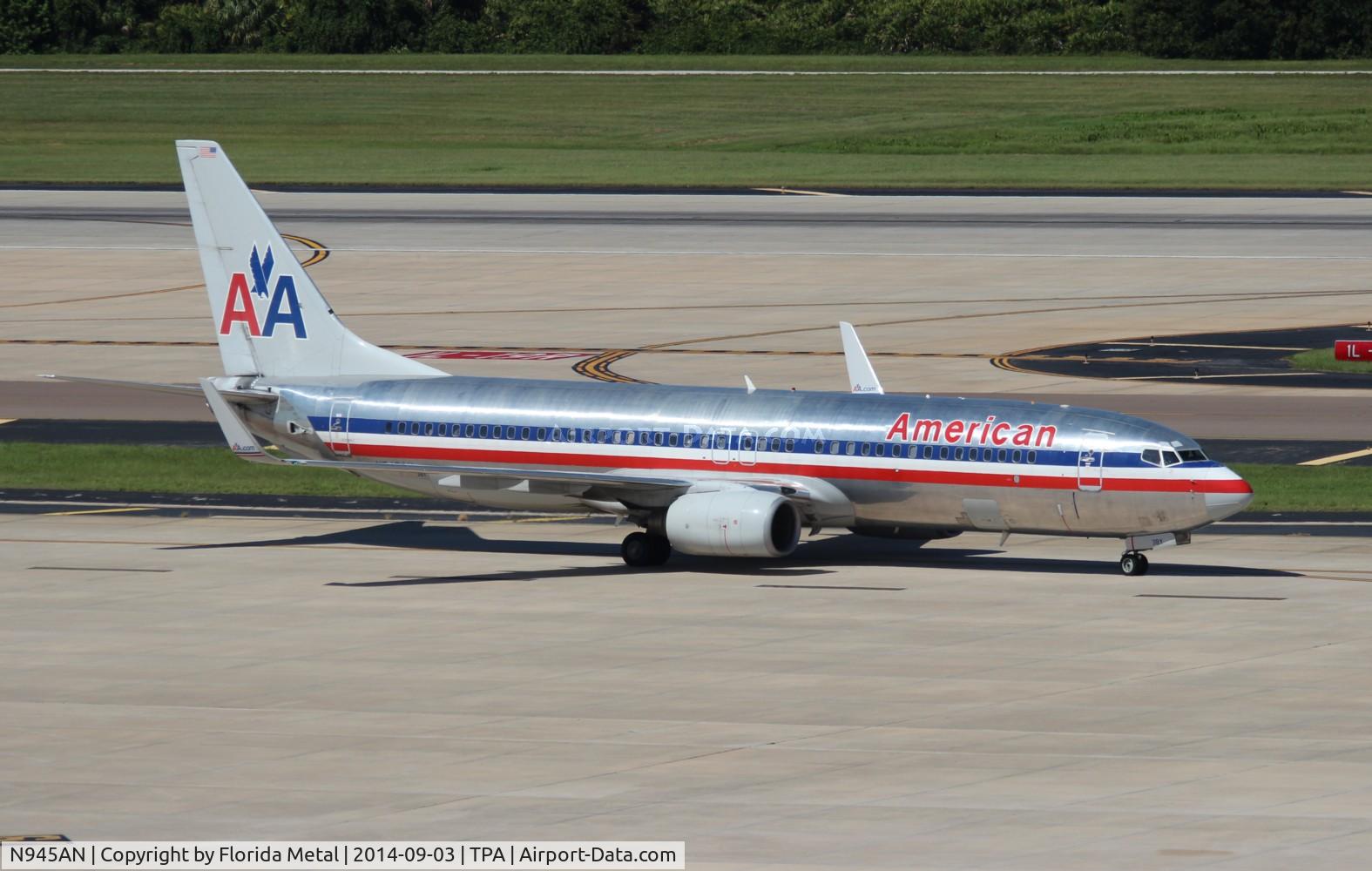 N945AN, 2000 Boeing 737-823 C/N 30085, American