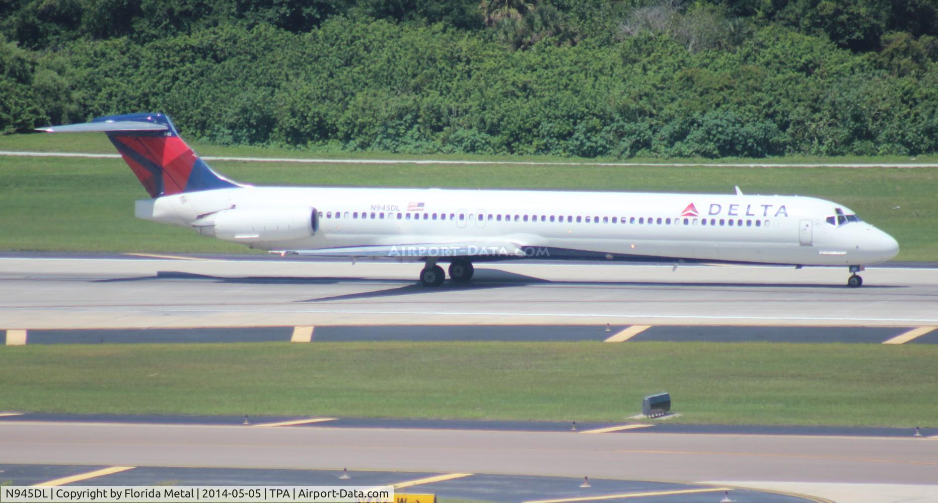 N945DL, 1989 McDonnell Douglas MD-88 C/N 49818, Delta