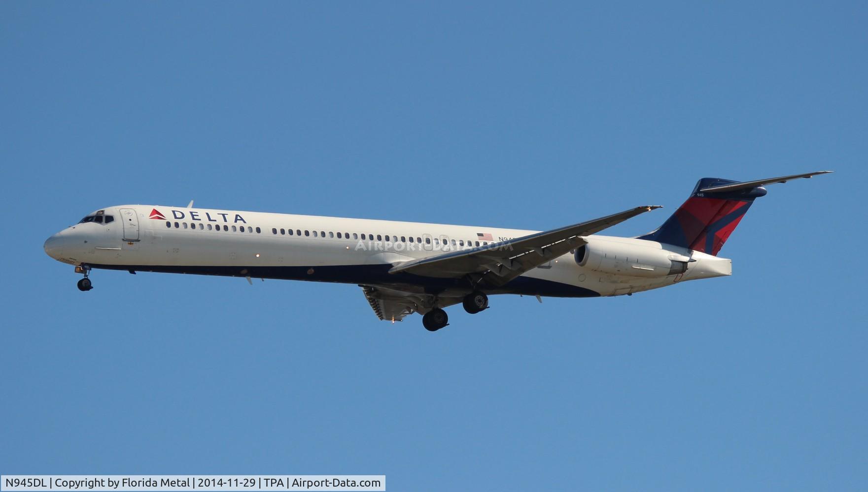 N945DL, 1989 McDonnell Douglas MD-88 C/N 49818, Delta