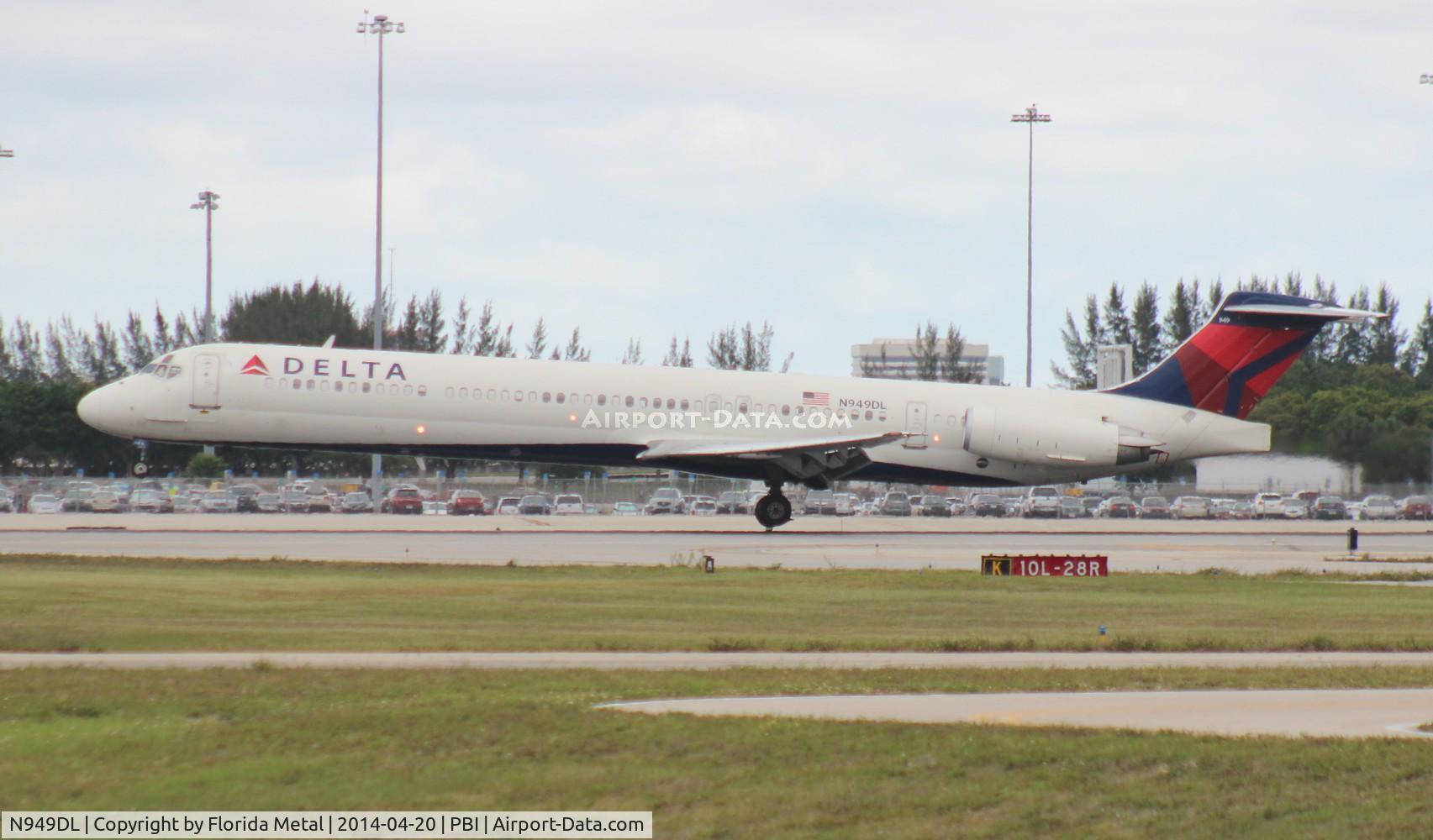 N949DL, 1990 McDonnell Douglas MD-88 C/N 49880, Delta