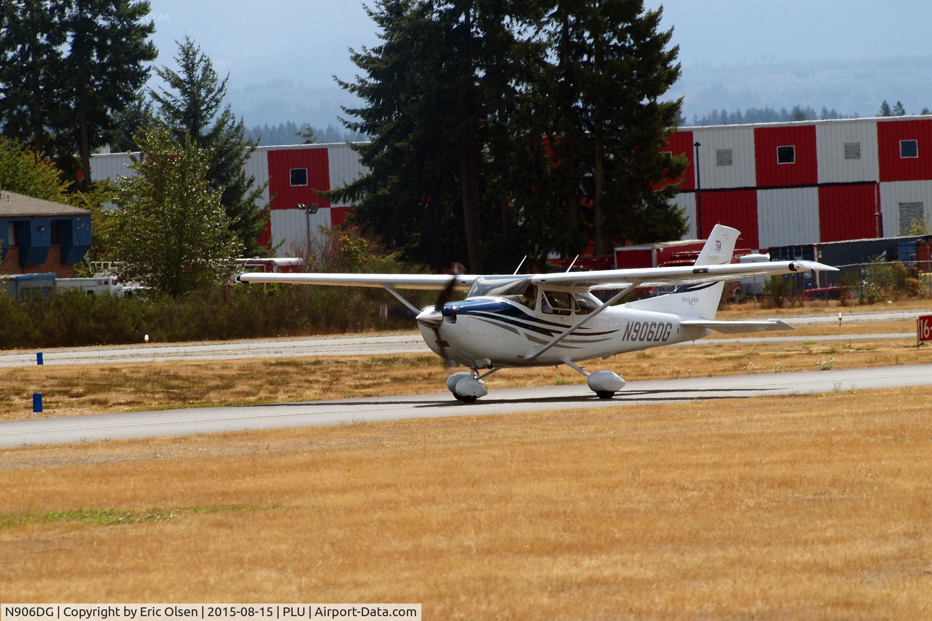 N906DG, 2005 Cessna T182T Turbo Skylane C/N T18208468, Cessna 182T taxing in.