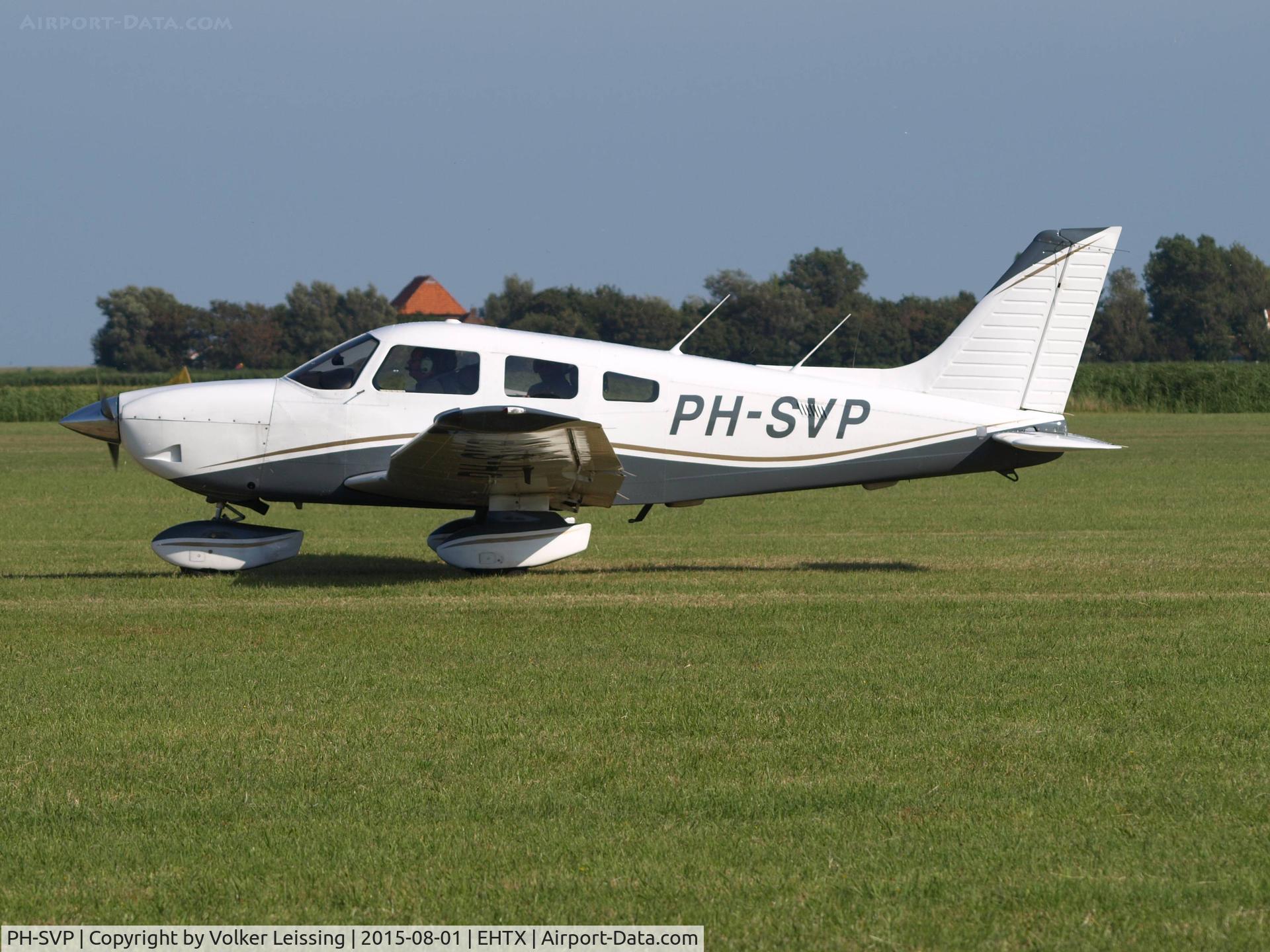 PH-SVP, 1997 Piper PA-28-181 Archer III C/N 2843102, taxi to rwy after airshow