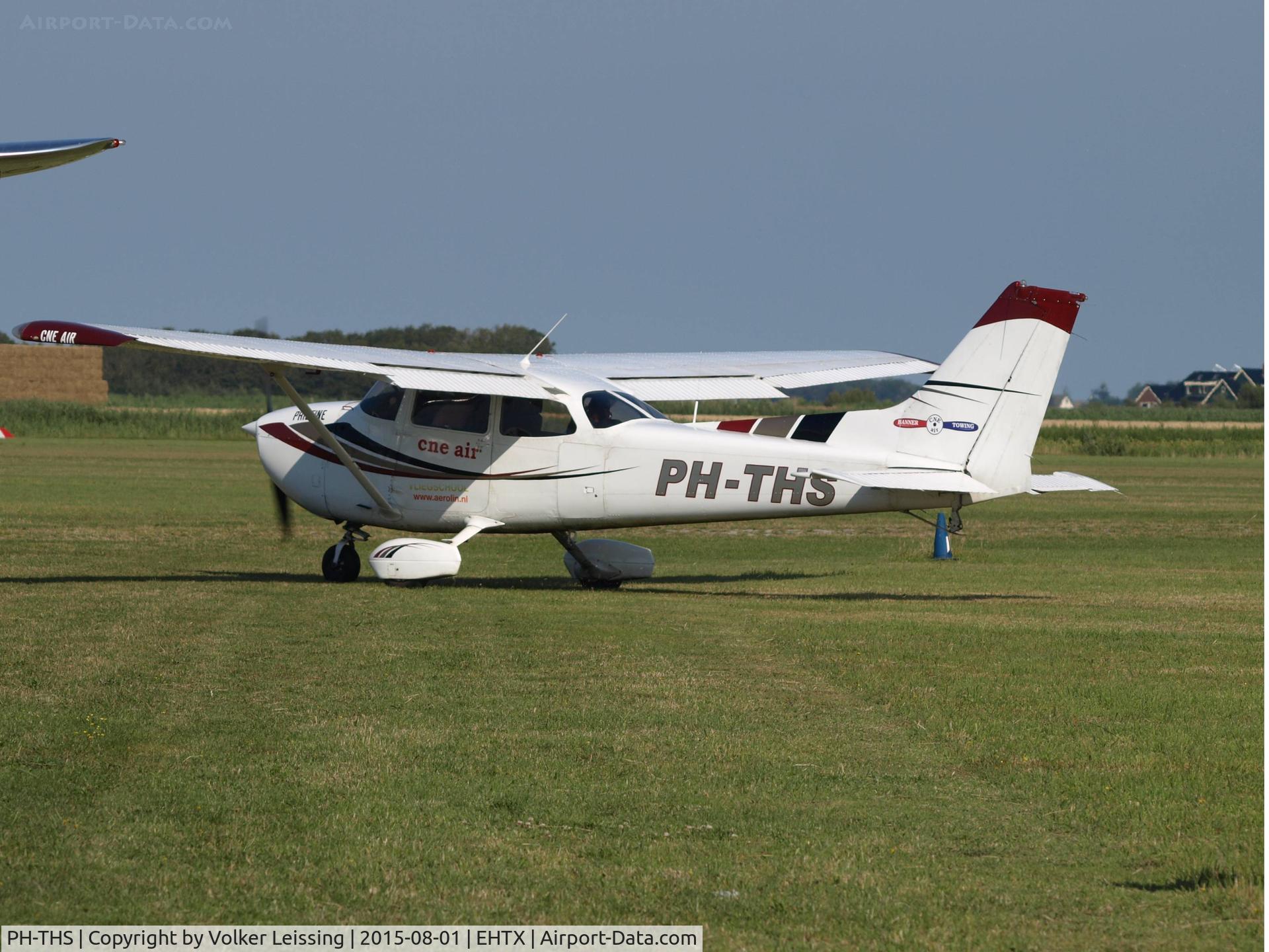 PH-THS, 1979 Cessna 172N C/N 17272193, taxi to rwy after airshow