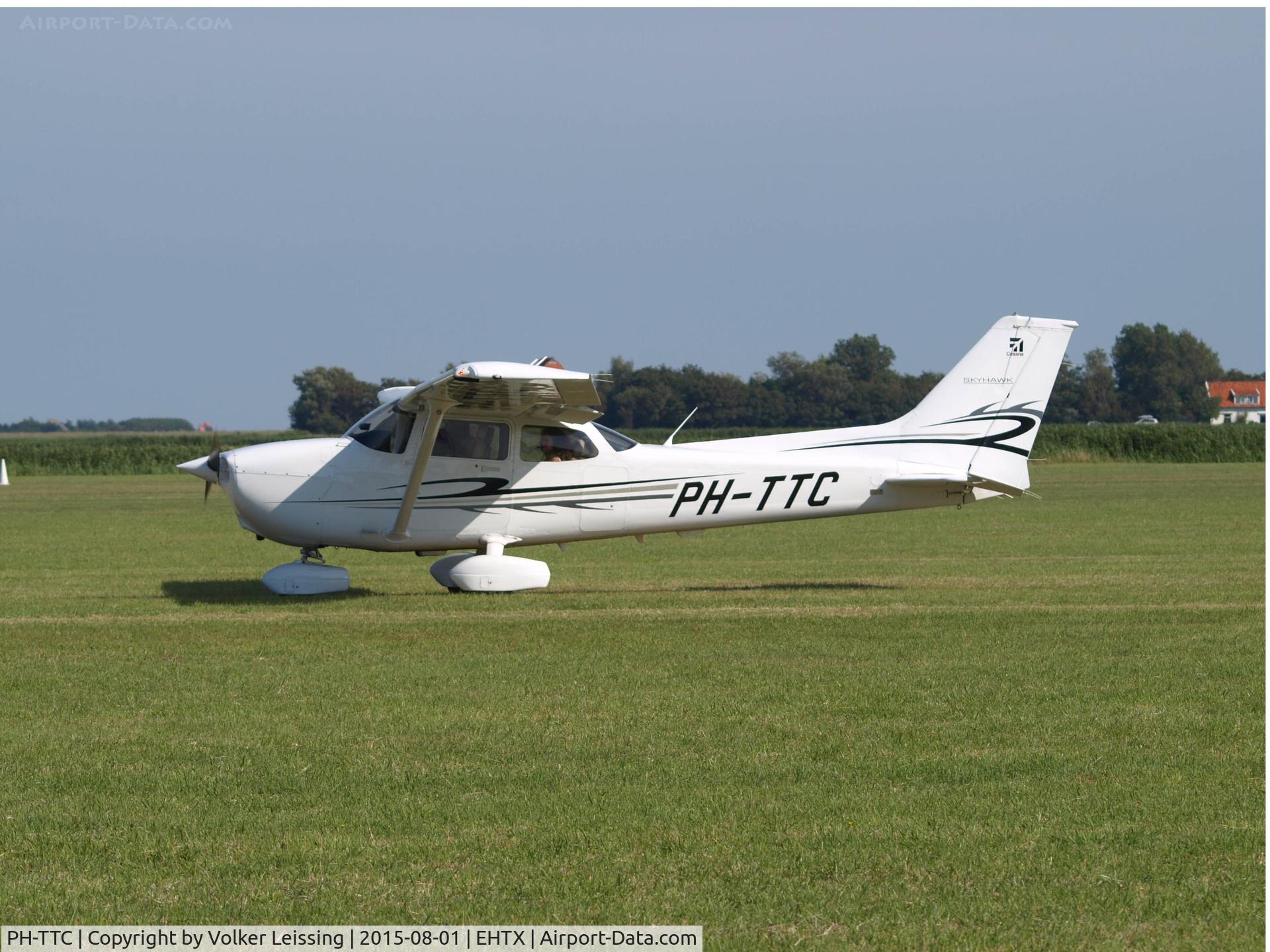 PH-TTC, 2011 Cessna 172R Skyhawk C/N 17281584, taxi to rwy after airshow