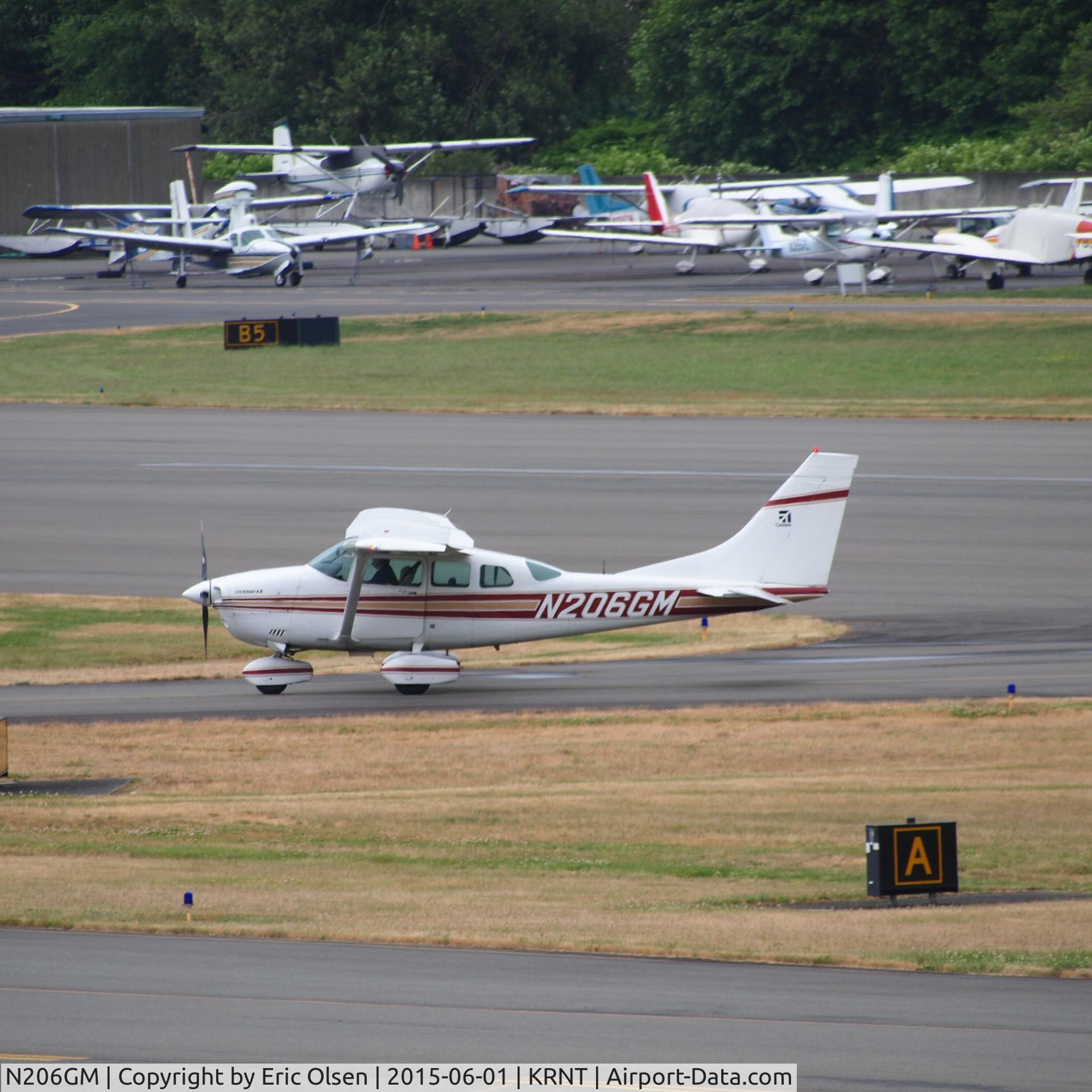 N206GM, 1984 Cessna U206G Stationair C/N U20606837, 1984 Cessna taxing in after landing.