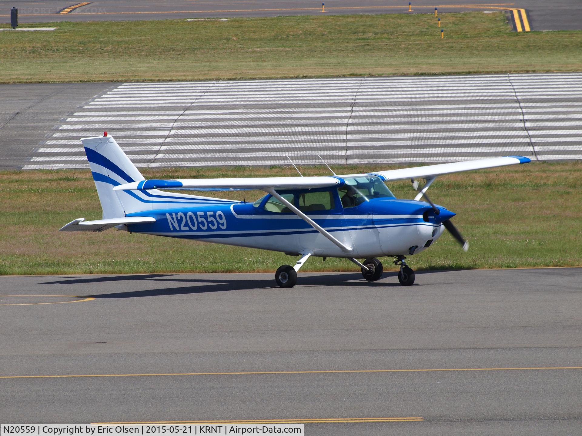 N20559, 1973 Cessna 172M C/N 17261393, 1973 Cessna during engine warm up.