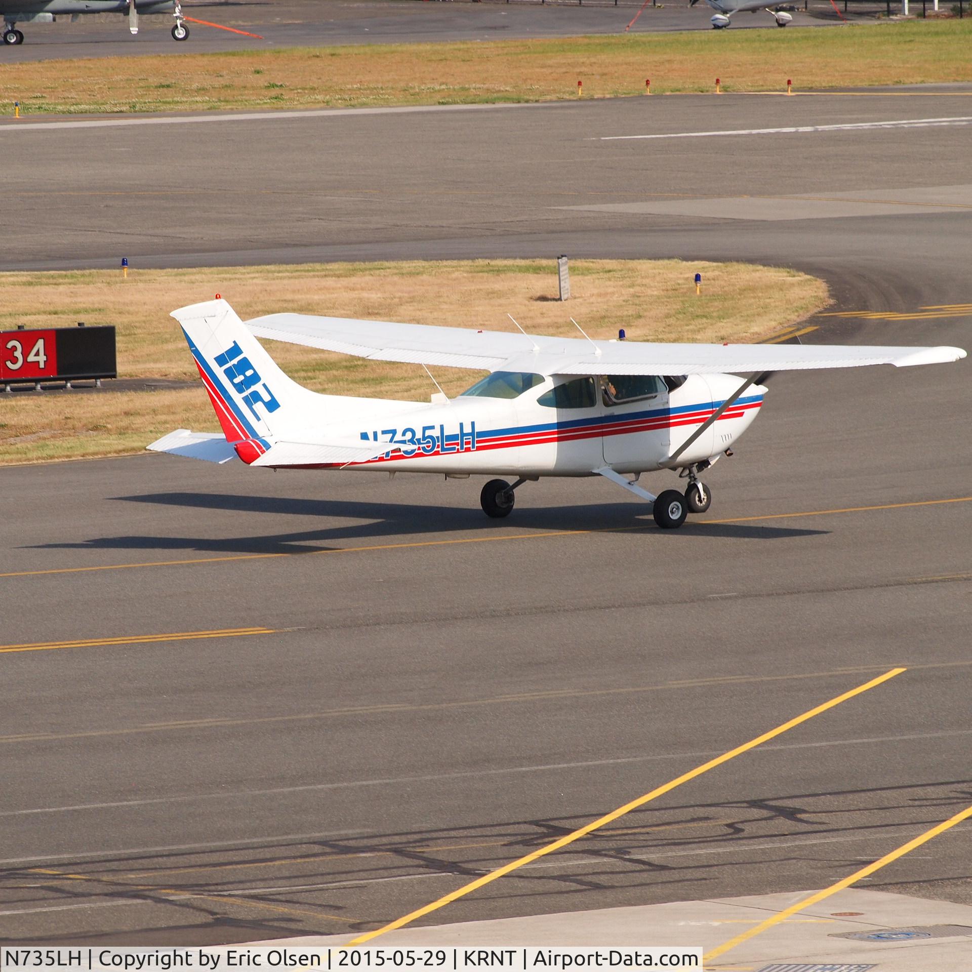 N735LH, Cessna 182Q Skylane C/N 18265505, Cessna 182 Q getting ready to take off.