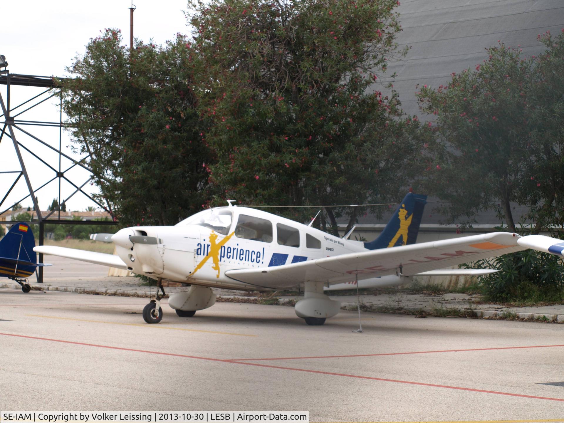 SE-IAM, 1976 Piper PA-28-161 Warrior II C/N 28-7816651, parking