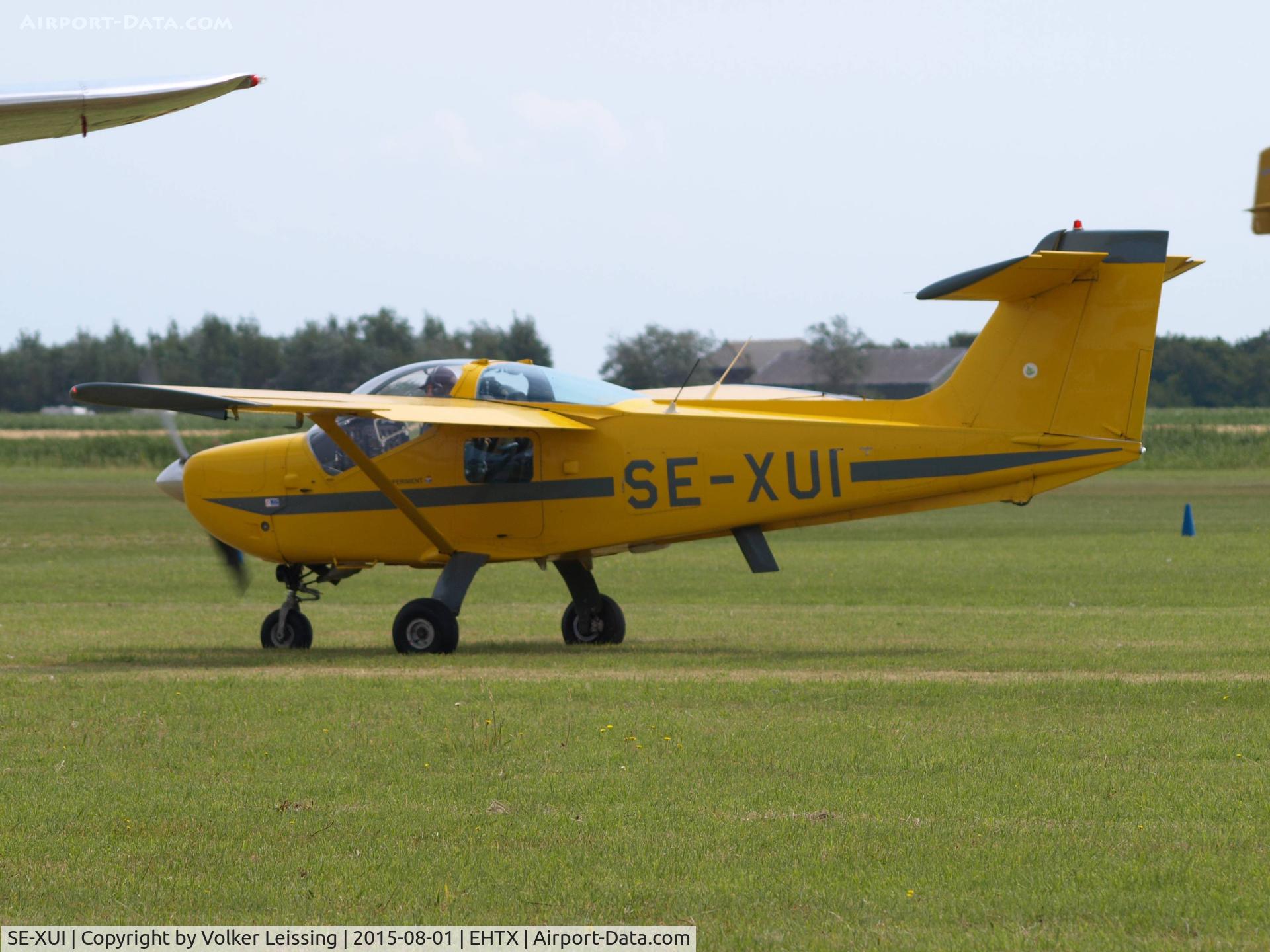SE-XUI, 2004 Saab MFI-15-200A Safari C/N 850-1077, taxi to rwy