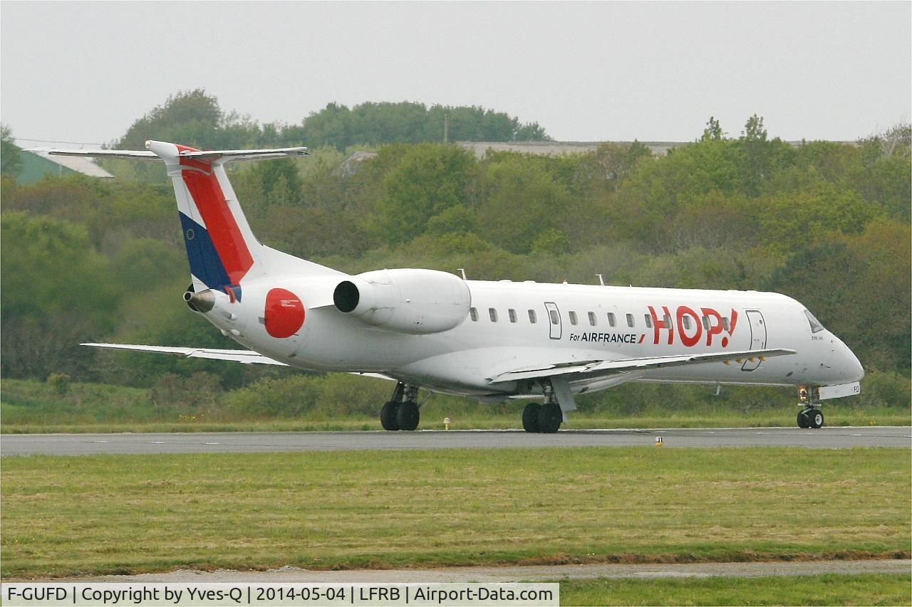 F-GUFD, 1999 Embraer ERJ-145LR (EMB-145LR) C/N 145197, Embraer EMB-145LR (ERJ-145LR), Taxiing to holding point rwy 25L, Brest-Bretagne airport (LFRB-BES)