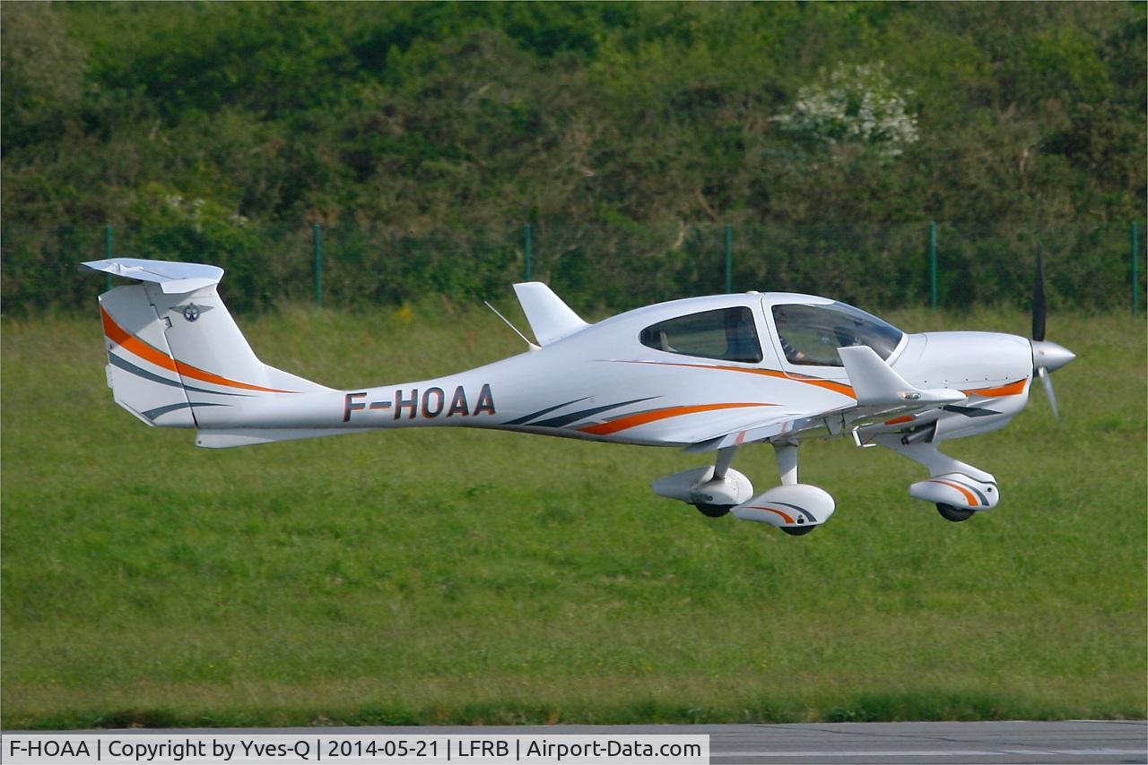 F-HOAA, Diamond DA-40 Diamond Star C/N D4.148, Diamond DA-40 Diamond Star, Take off rwy 07R, Brest-Bretagne Airport (LFRB-BES)