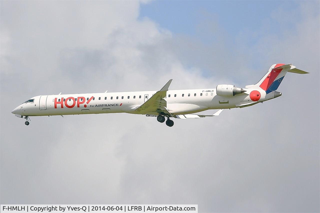F-HMLH, 2011 Bombardier CRJ-1000EL NG (CL-600-2E25) C/N 19013, Canadair Regional Jet CRJ-1000, Short approach rwy 25L, Brest-Bretagne Airport (LFRB-BES)