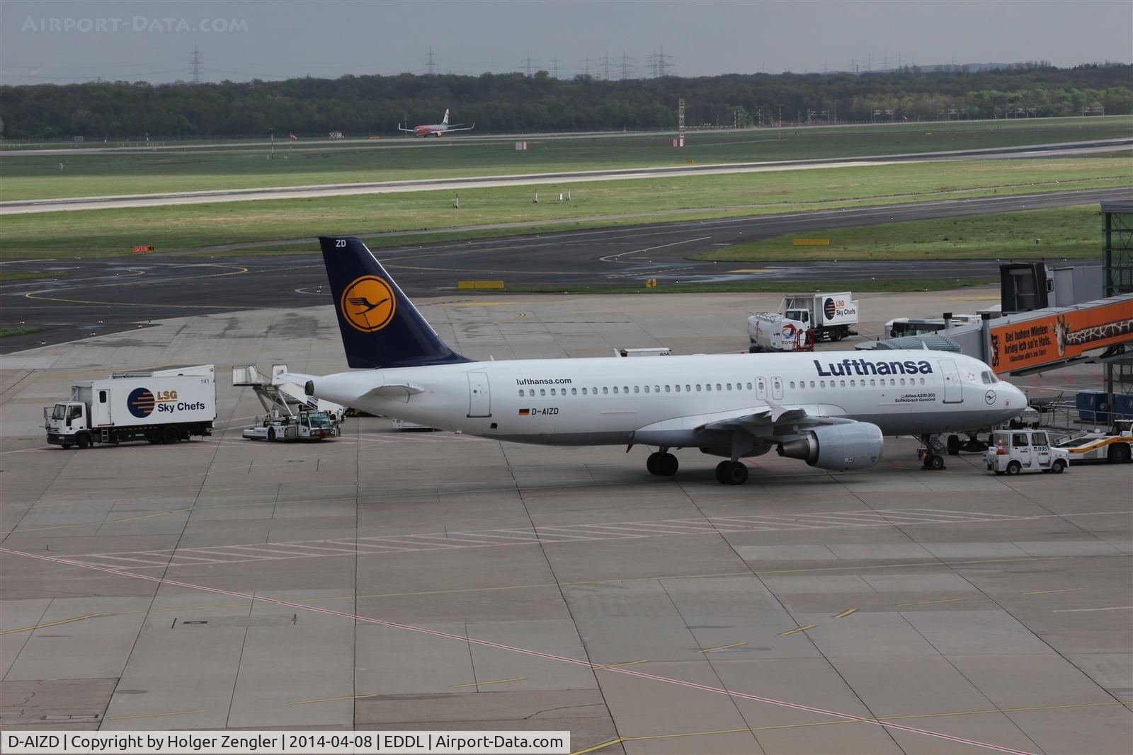 D-AIZD, 2010 Airbus A320-214 C/N 4191, Waiting for return to TXL....