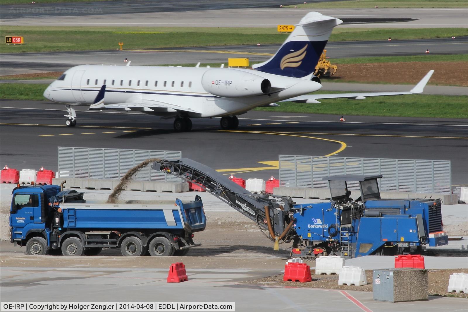 OE-IRP, 2001 Bombardier BD-700-1A10 Global Express XRS C/N 9106, Work in progress and aircraft on taxi....
